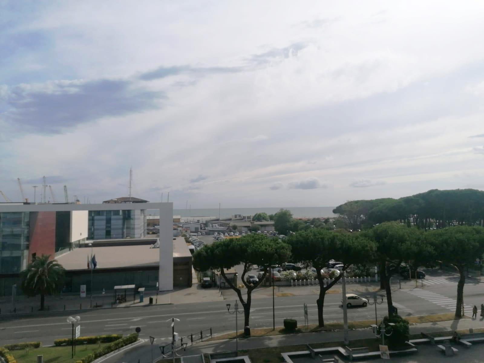 Monolocale con terrazzo, Carrara marina di