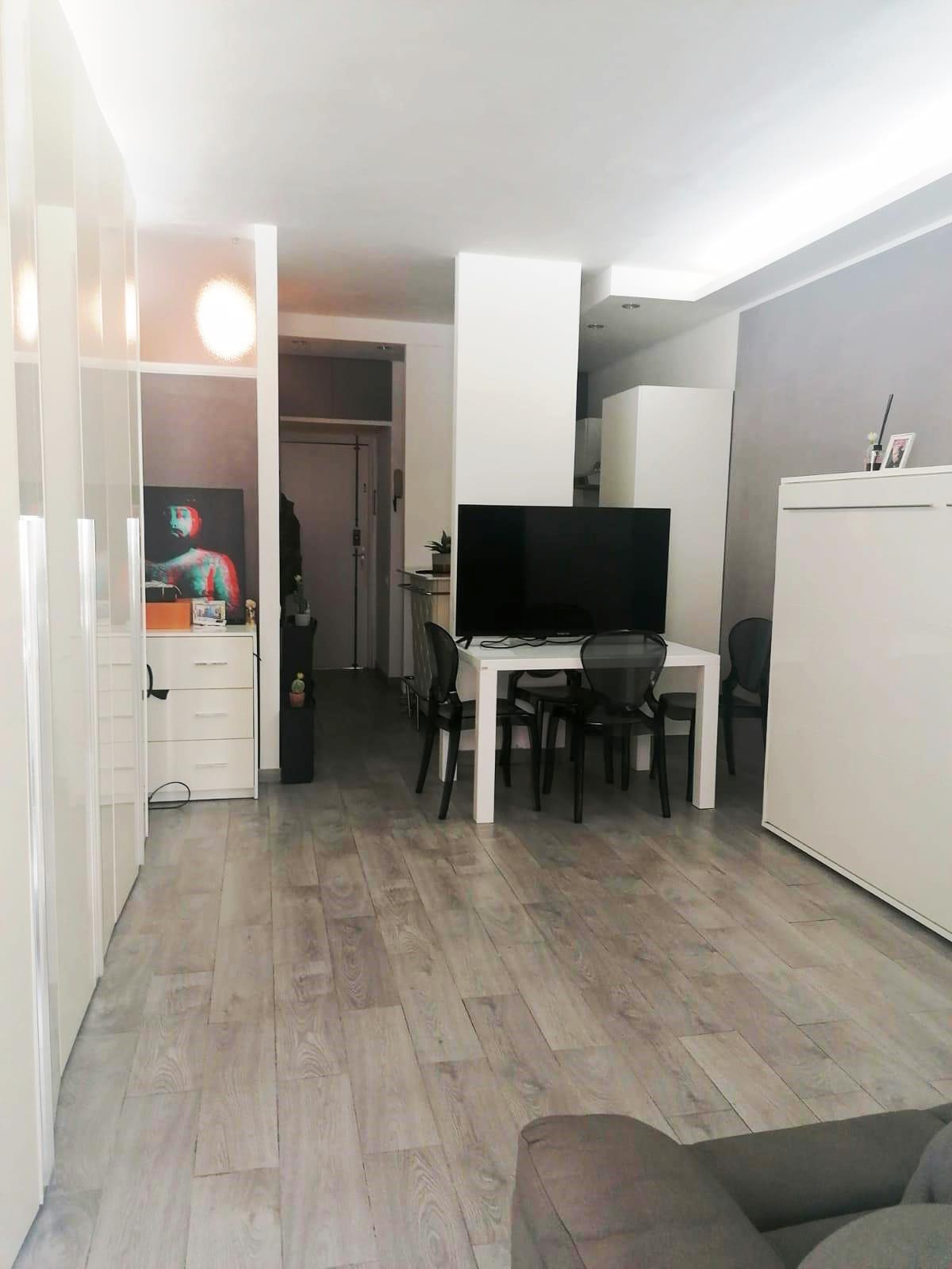 Monolocale con terrazzo, Carrara marina di