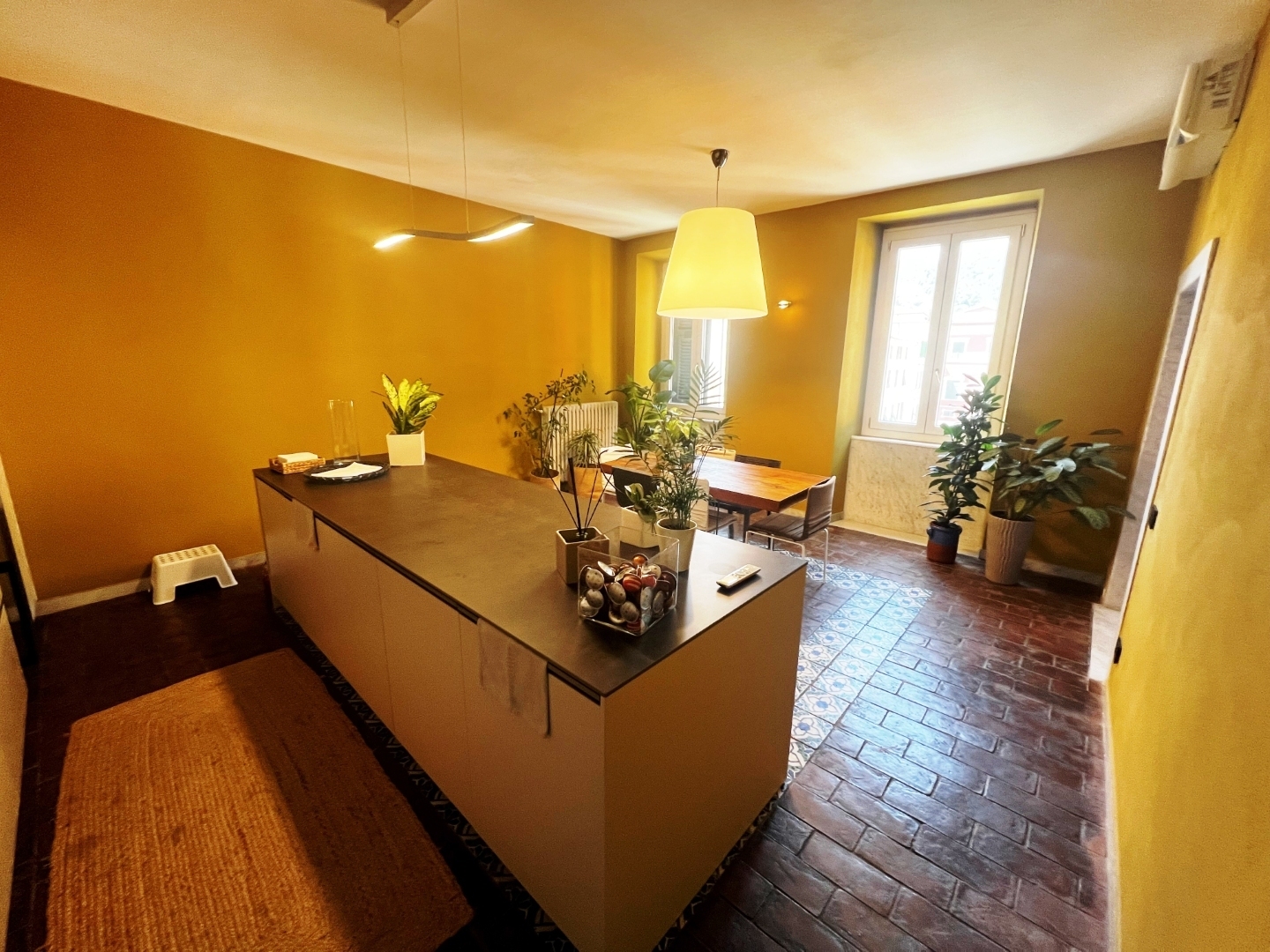 Appartamento con terrazzi in piazza accademia 2b, Carrara