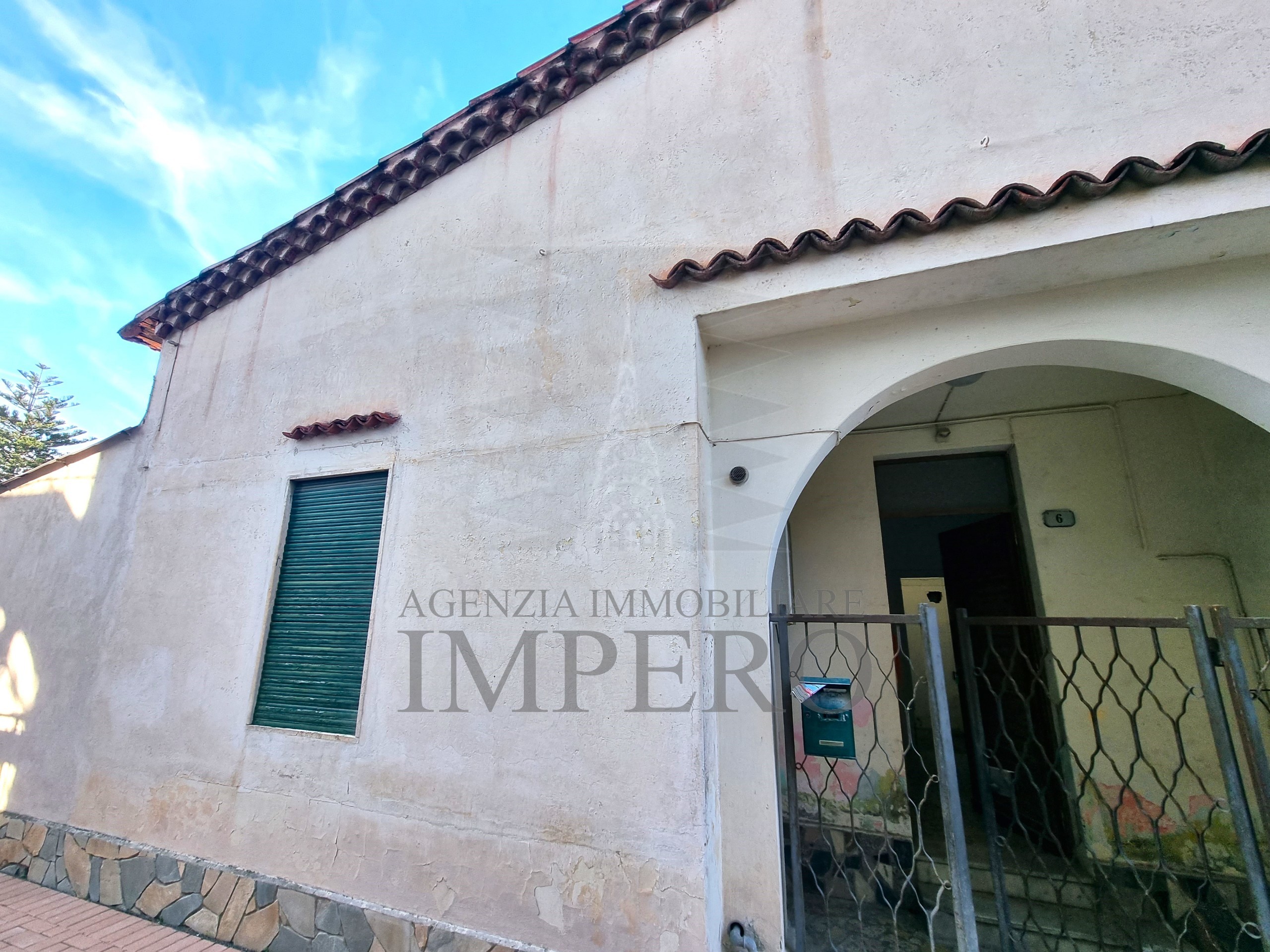 Casa indipendente da ristrutturare in via porro, Ventimiglia