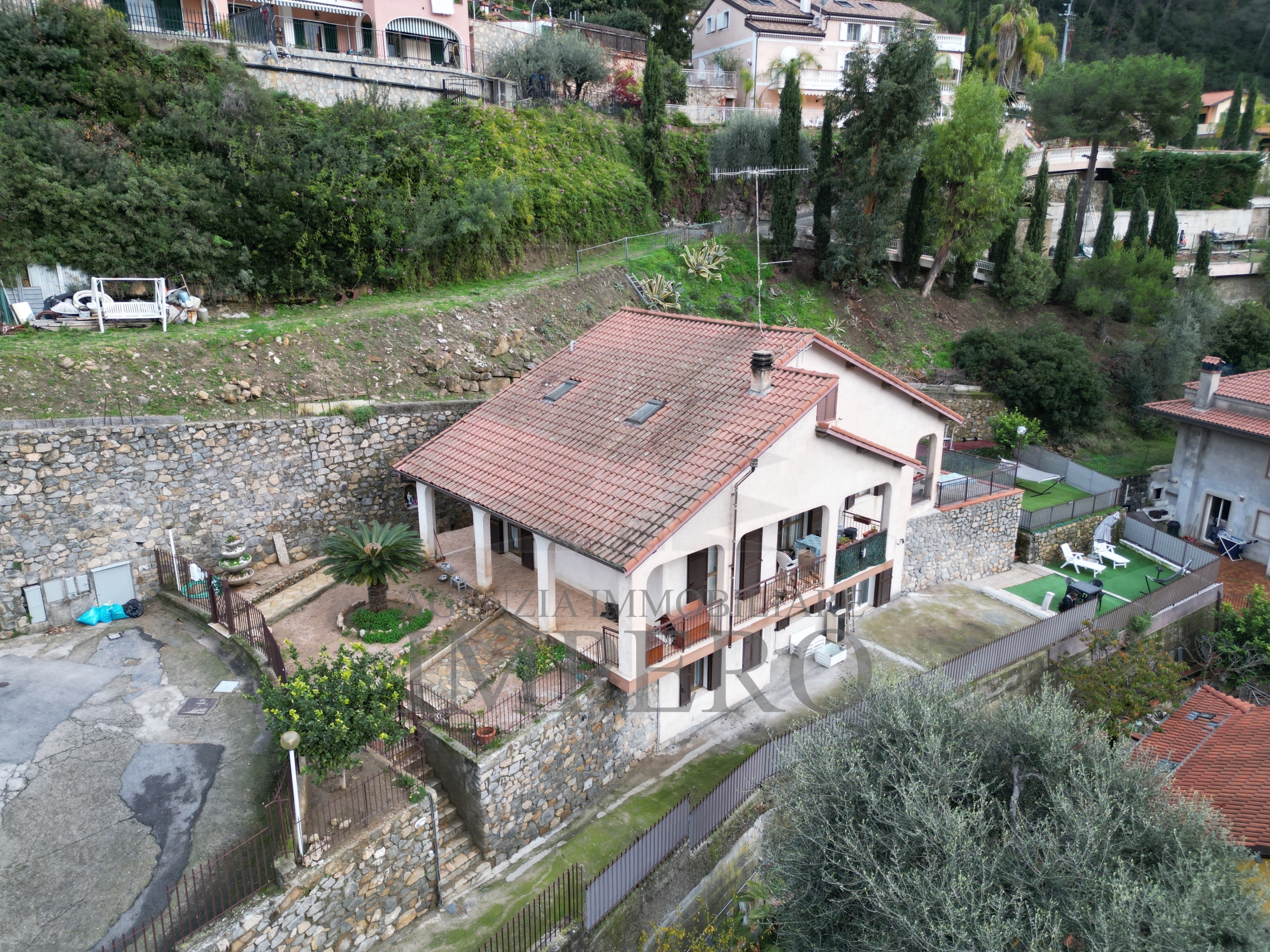 Villa con giardino in via g. calsamiglia 3, Ventimiglia
