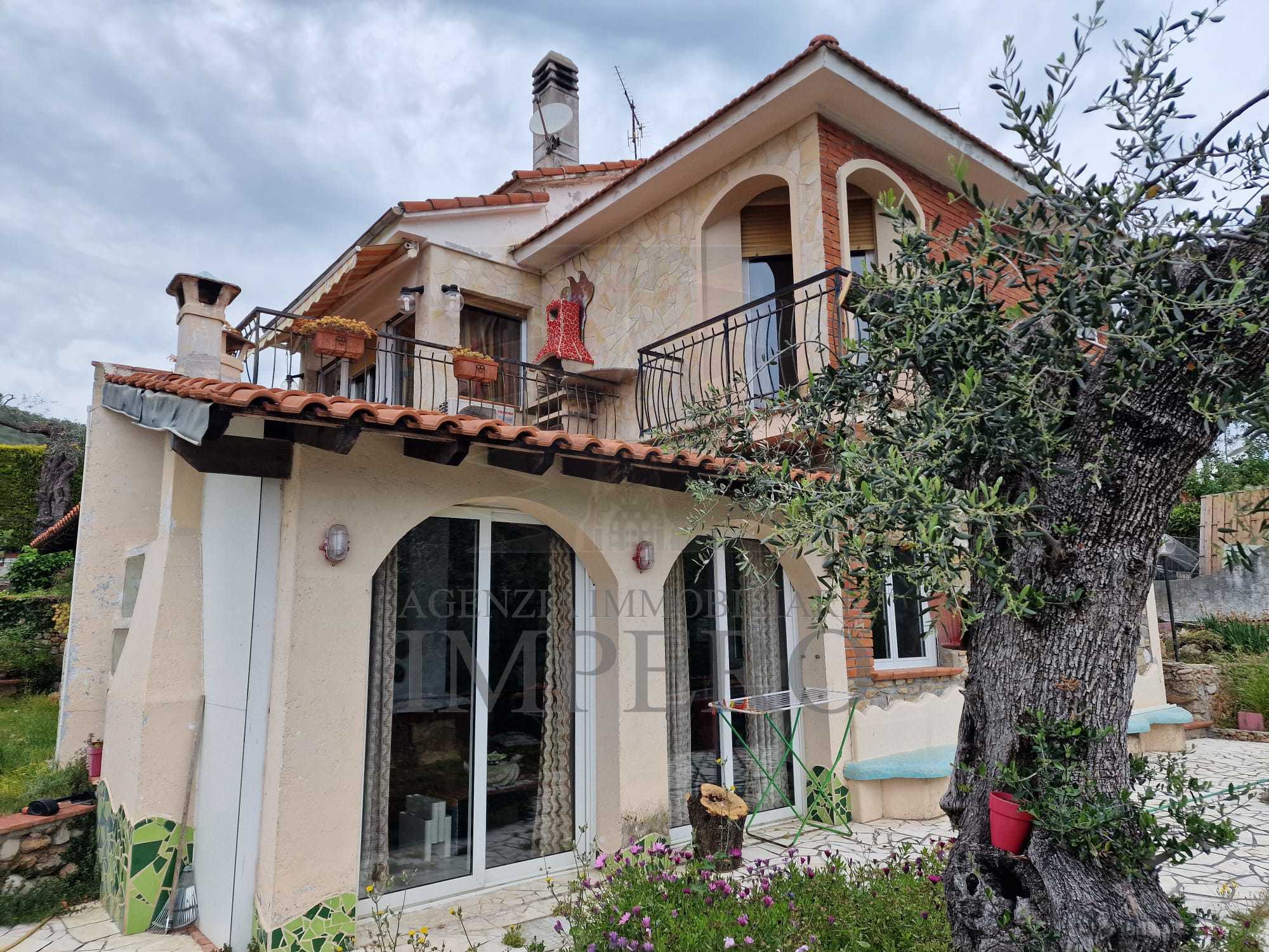 Villa con giardino in via tamagna 36, Ventimiglia