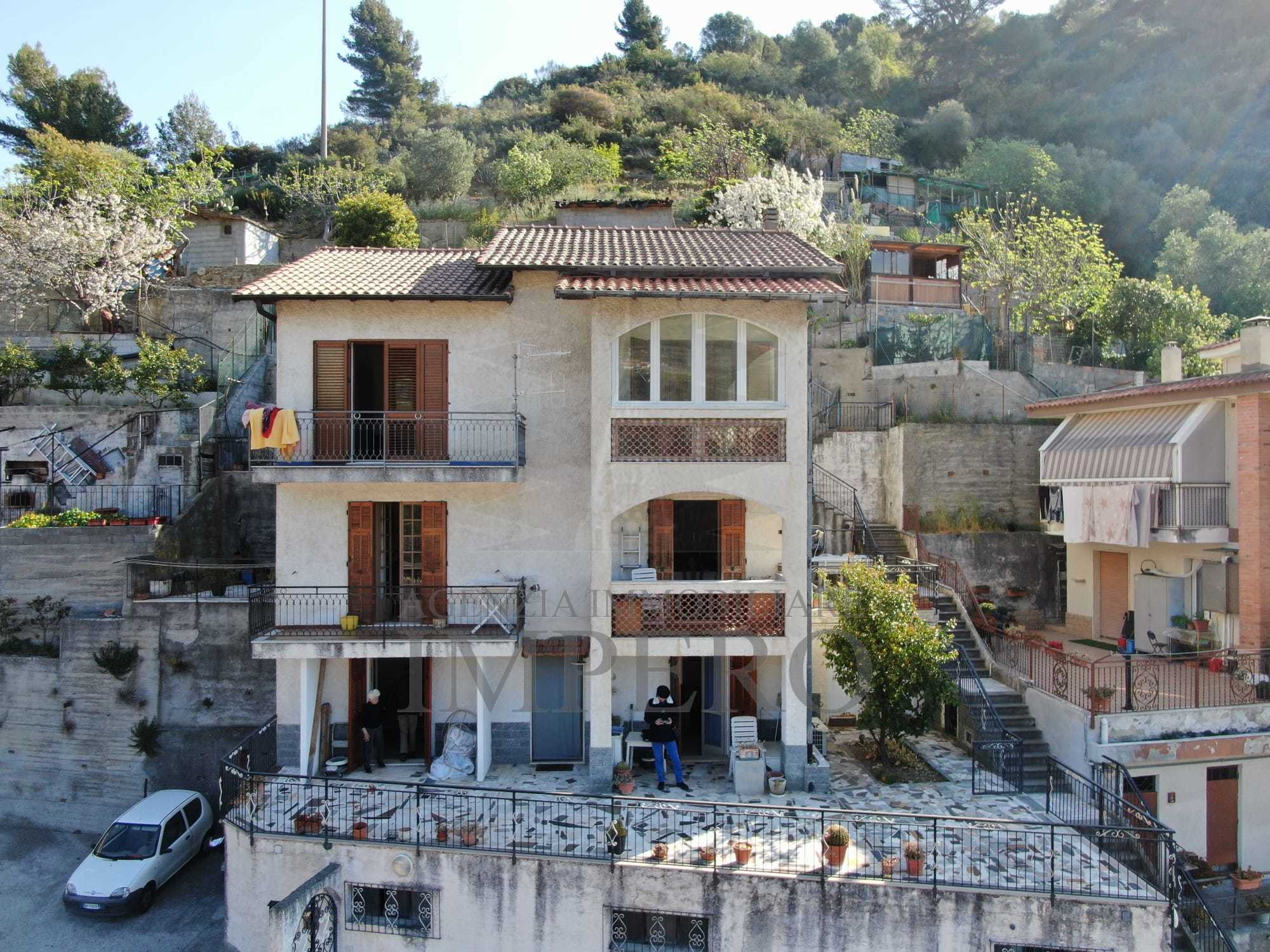 Casa indipendente con terrazzo in corso limone piemonte, Ventimiglia