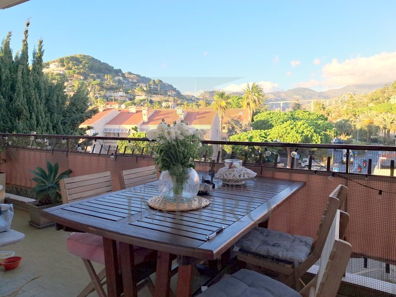 Quadrilocale con terrazzi in via pasteur 32, Bordighera