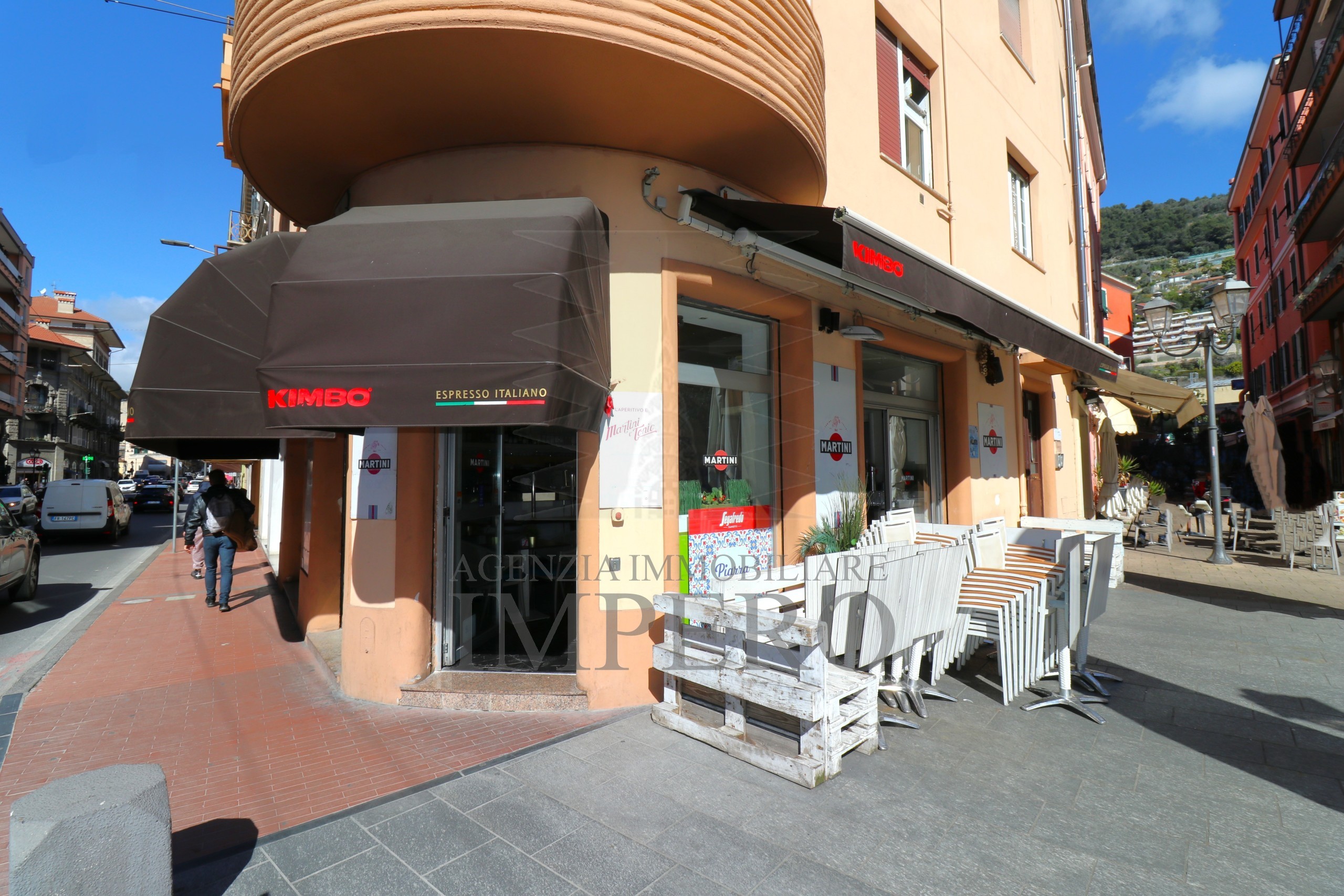 Locale commerciale con terrazzo in via cavour 51, Ventimiglia