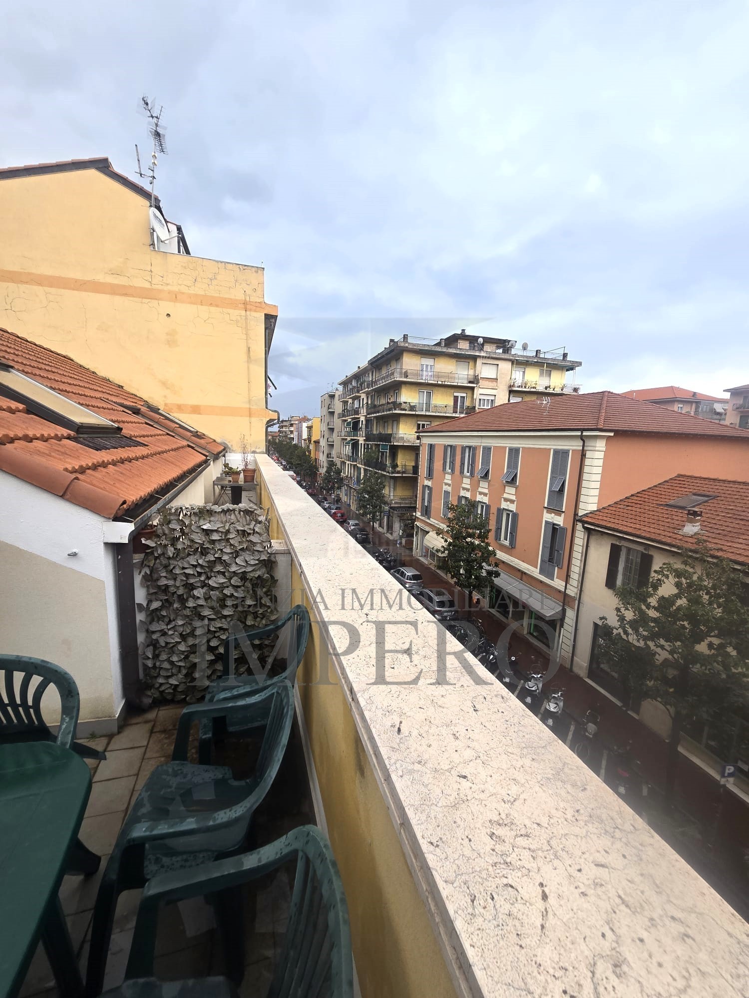 Bilocale con terrazzo in corso genova 16, Ventimiglia