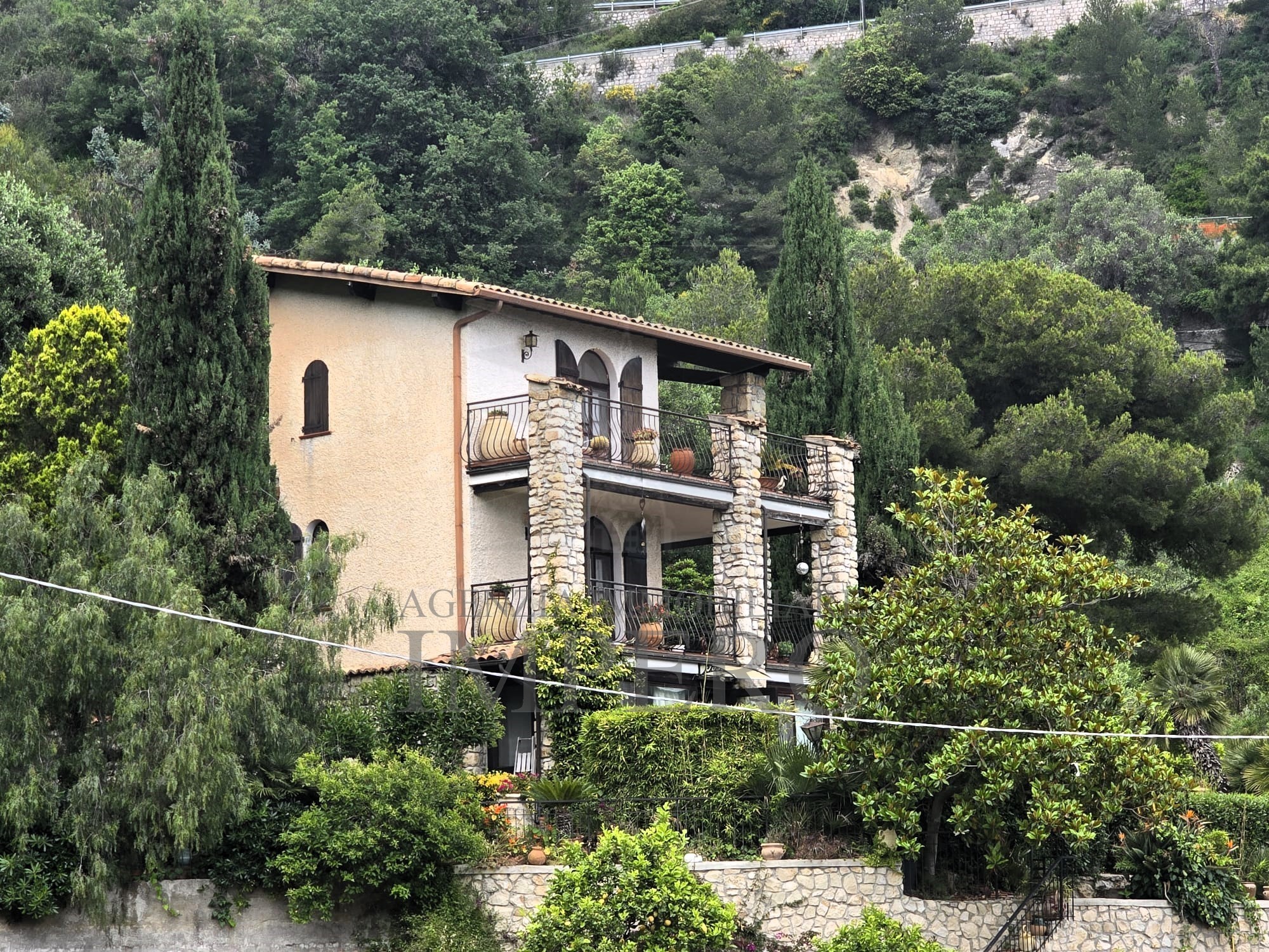 Villa con giardino in via moretti 11b, Ventimiglia