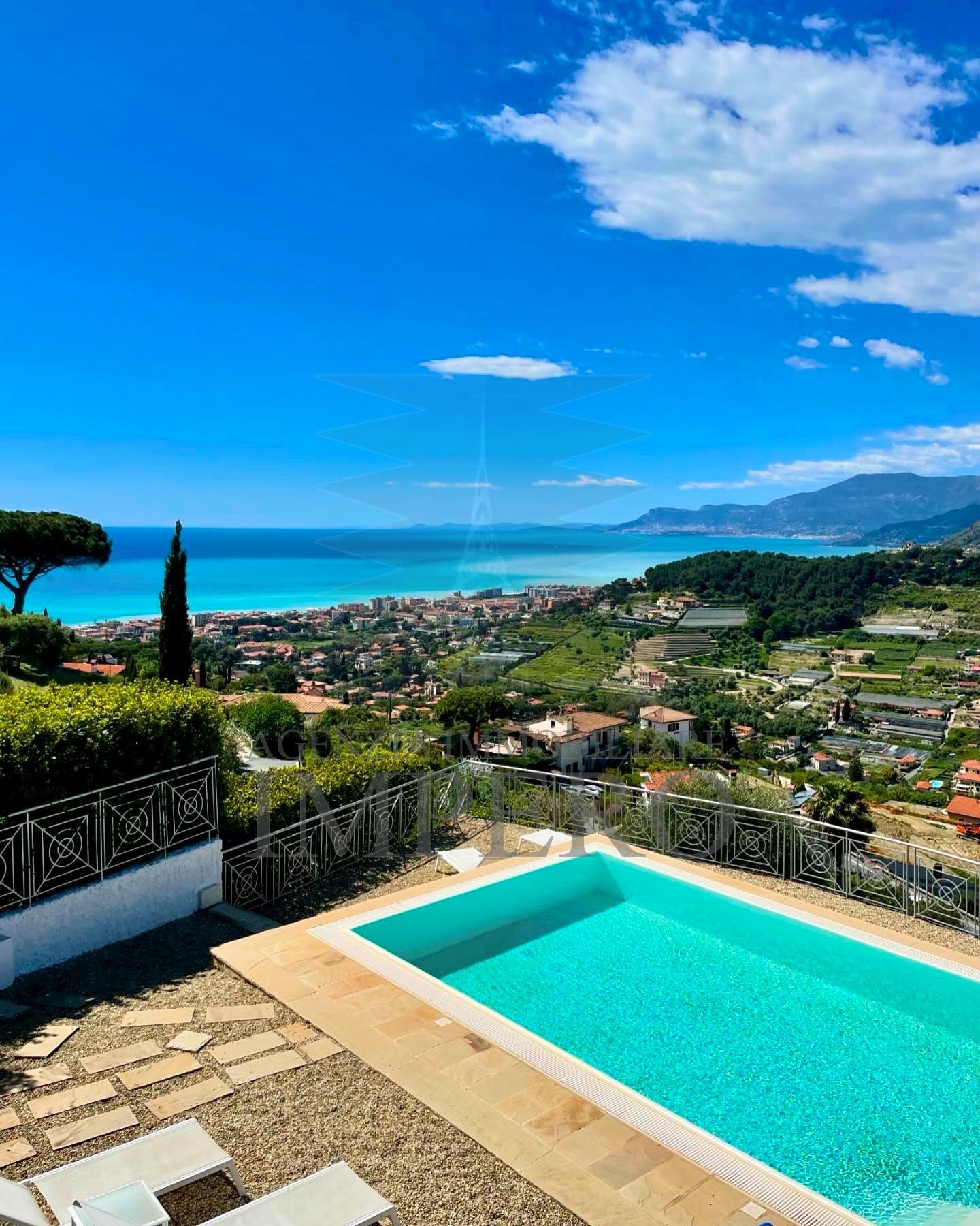 Villa con giardino in via iride 155, Bordighera