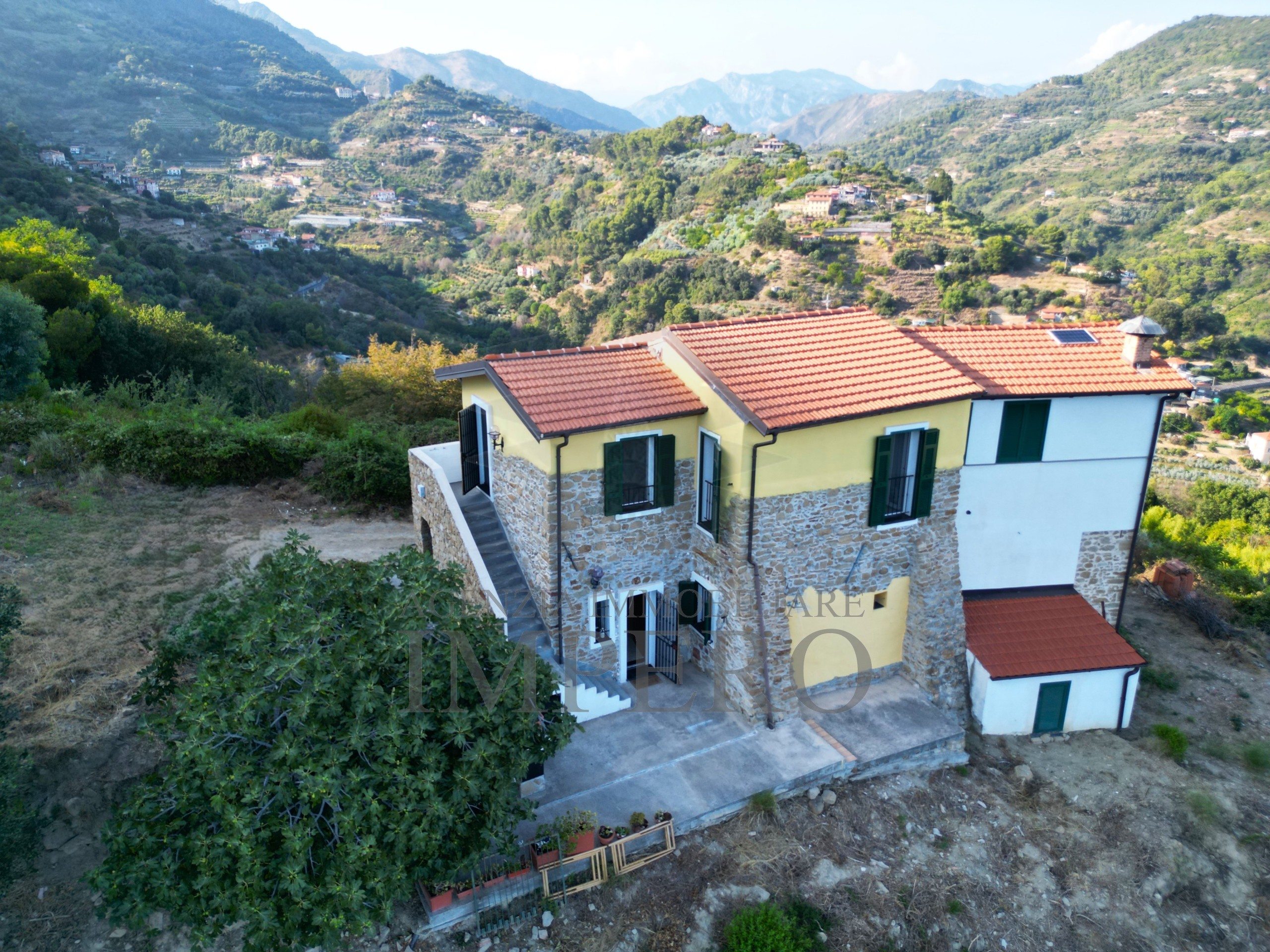 Casa indipendente con giardino in corso francia 108, Ventimiglia