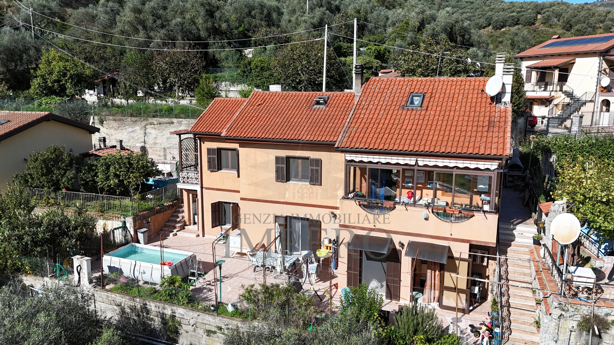 Villetta a schiera con giardino in via roma 94, Dolceacqua