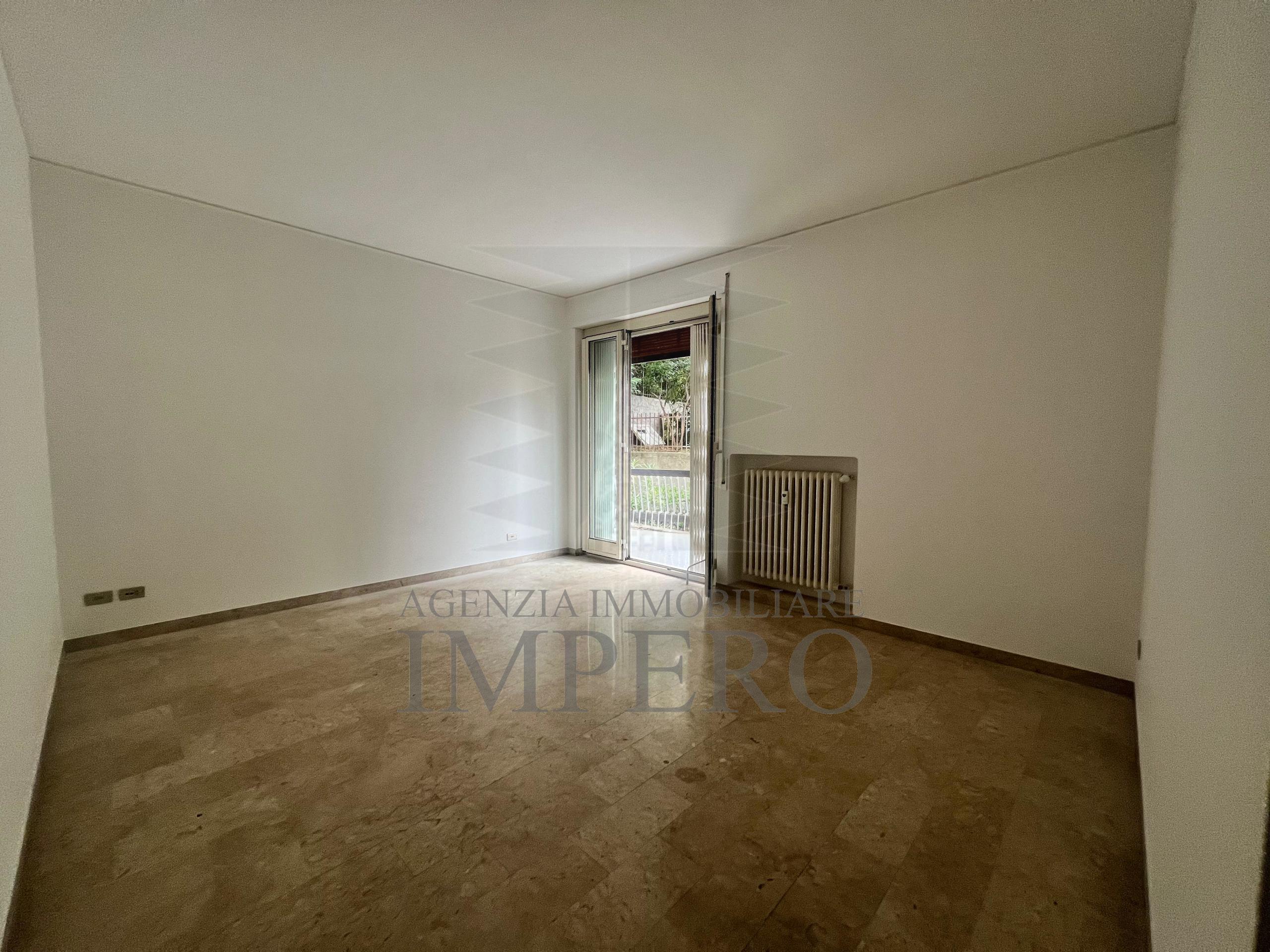 Trilocale da ristrutturare in corso europa 46, Bordighera