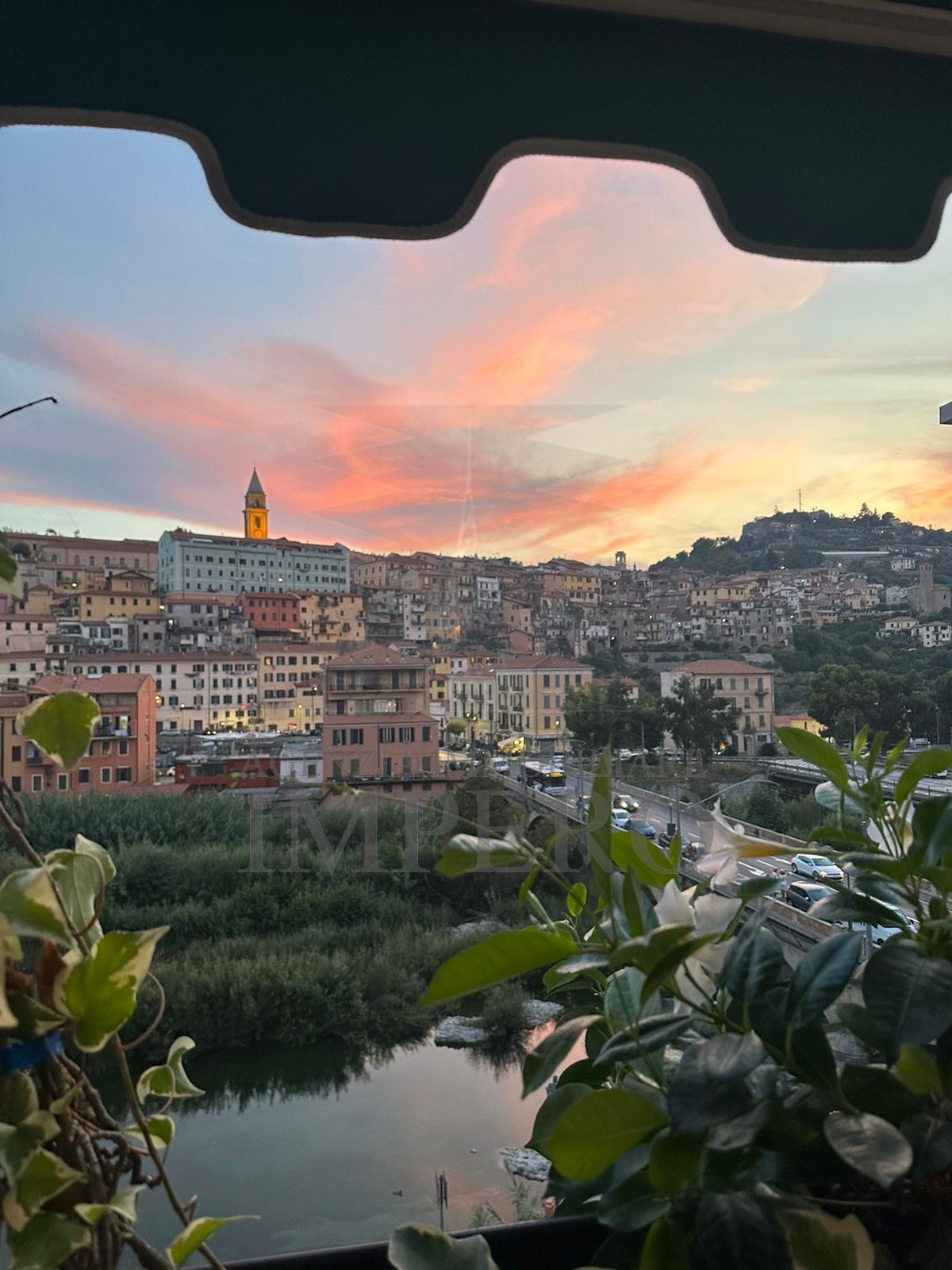 Trilocale ristrutturato in via aprosio 2, Ventimiglia