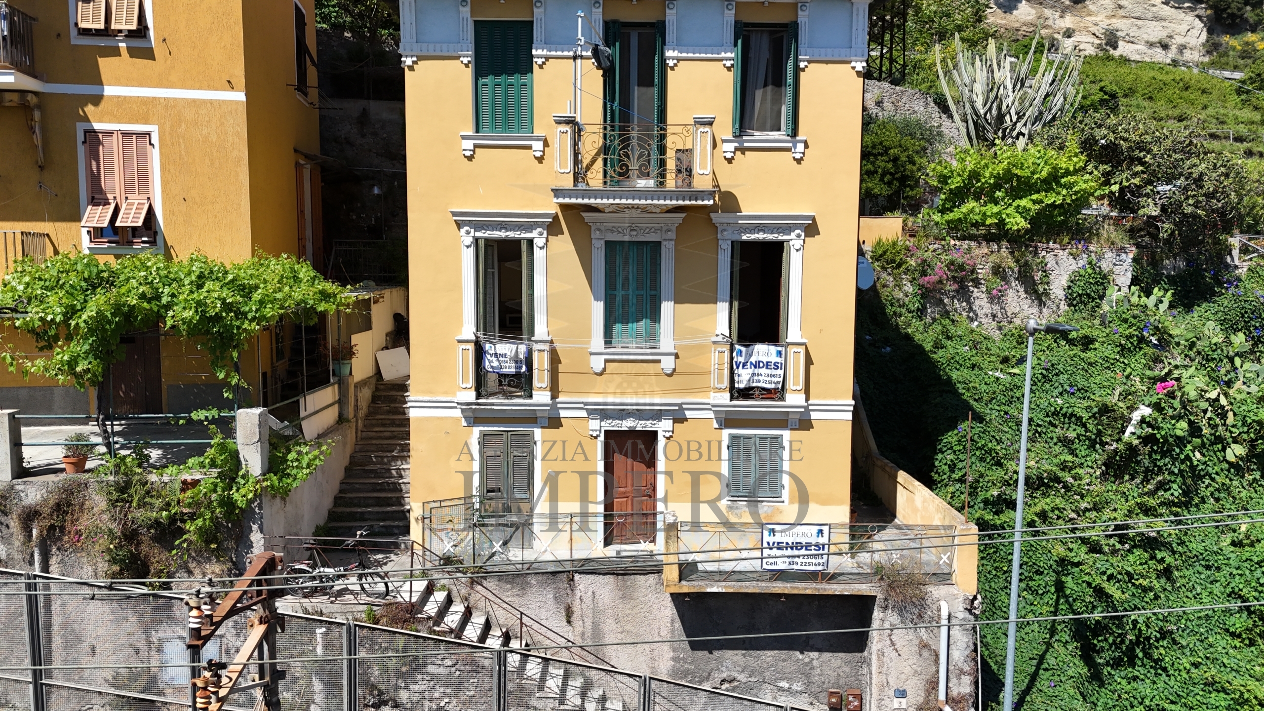 Casa indipendente con terrazzo in via madonna delle virt 10, Ventimiglia
