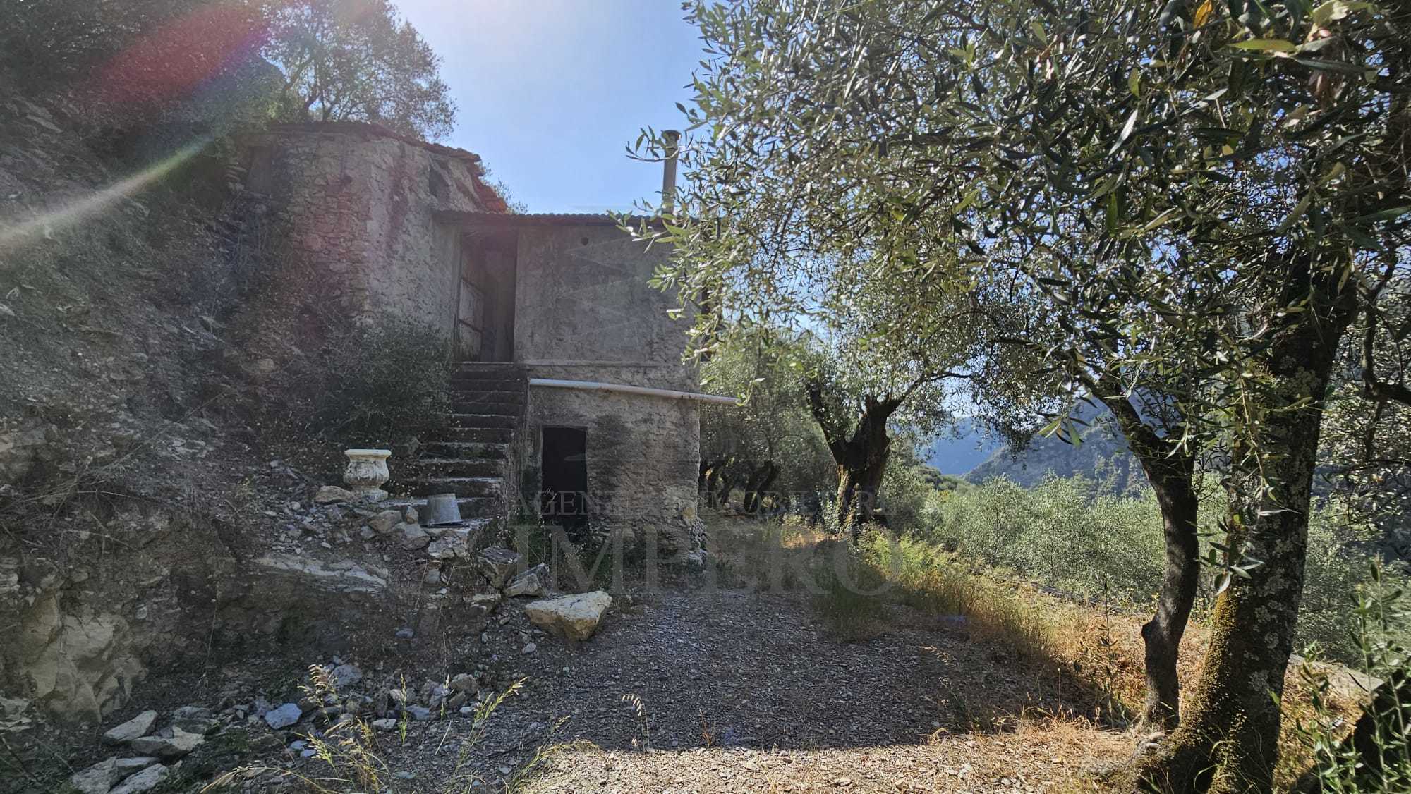 Rustico con giardino in localit para, Airole