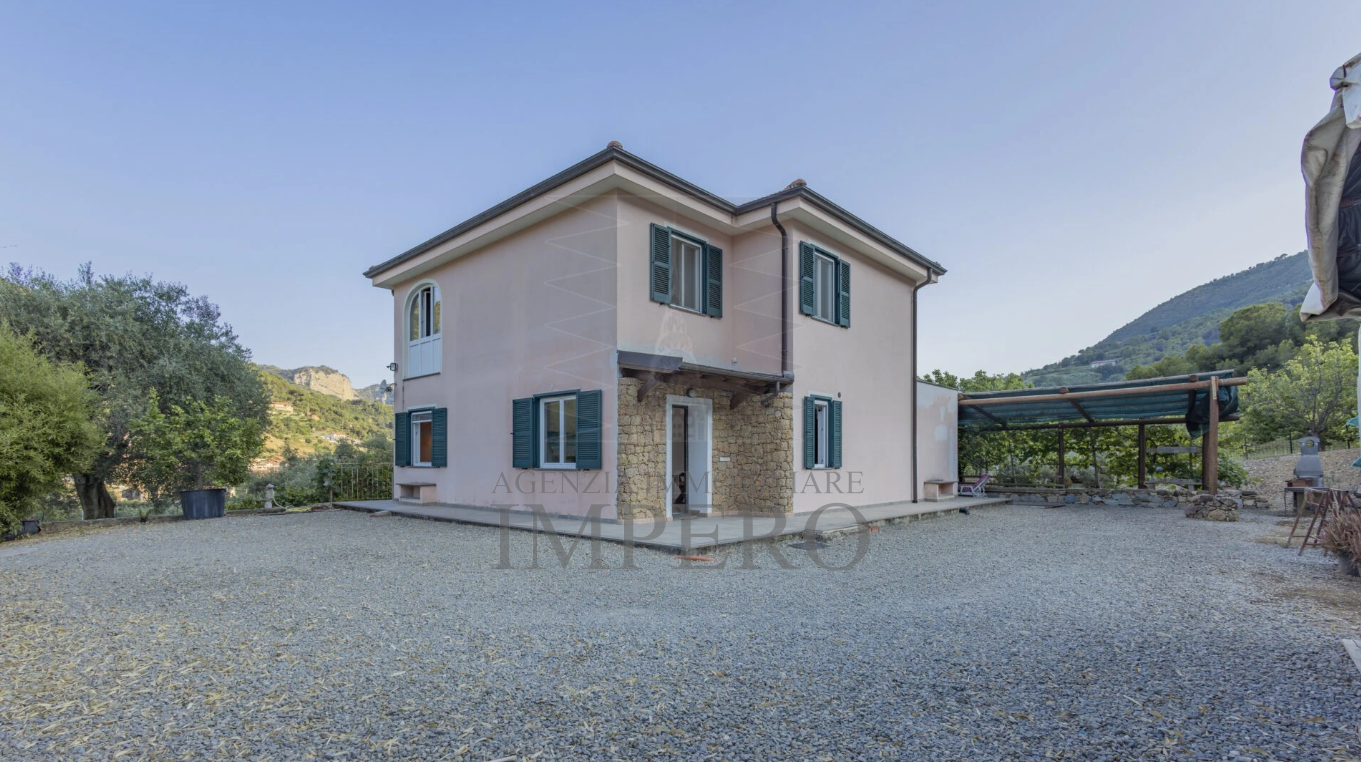 Casa indipendente con giardino in localit casermette 4, Ventimiglia