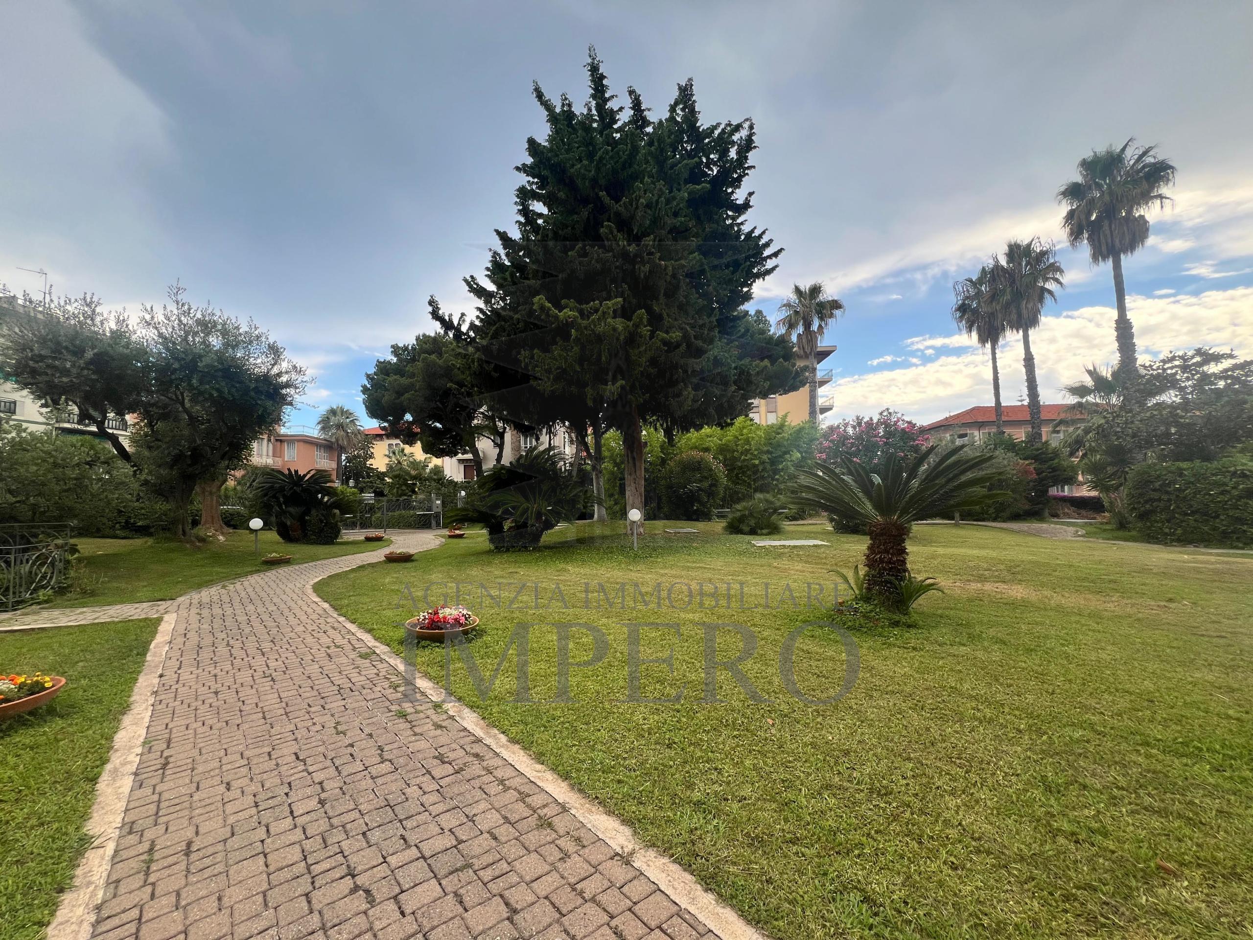 Bilocale con terrazzo in corso italia 100, Bordighera