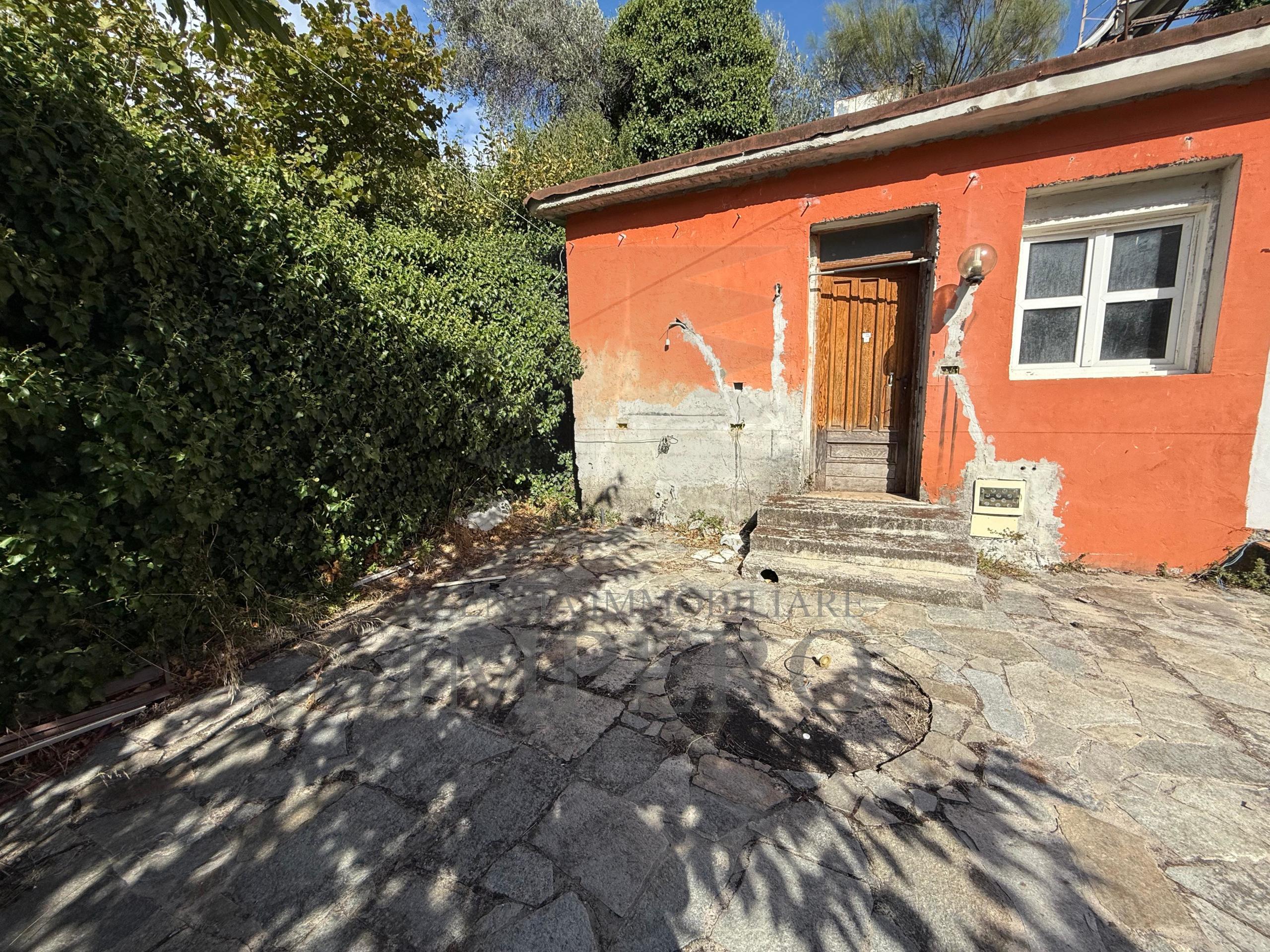 Casa indipendente con giardino in via roma 61, Vallecrosia