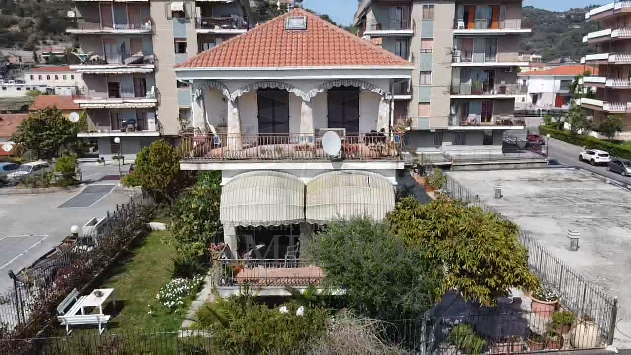 Villa con giardino in via nervia 46, Ventimiglia