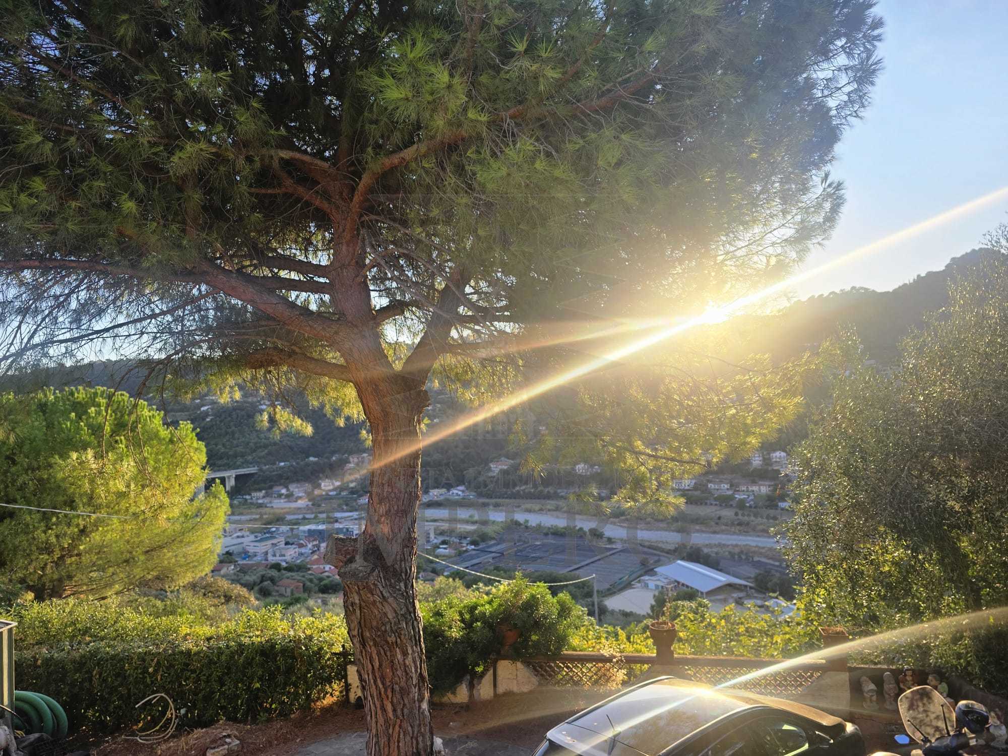 Villa con giardino in via turistica 186, Camporosso