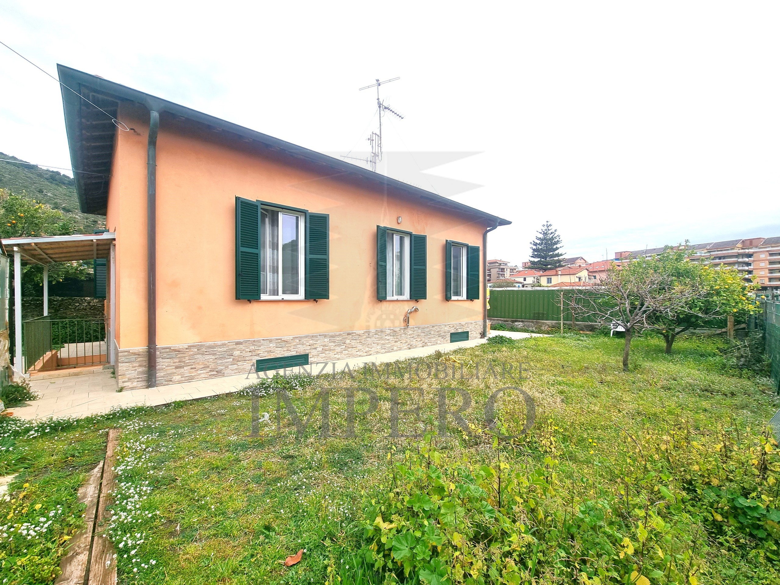 Casa indipendente con giardino in via alla spiaggia 21, Ventimiglia
