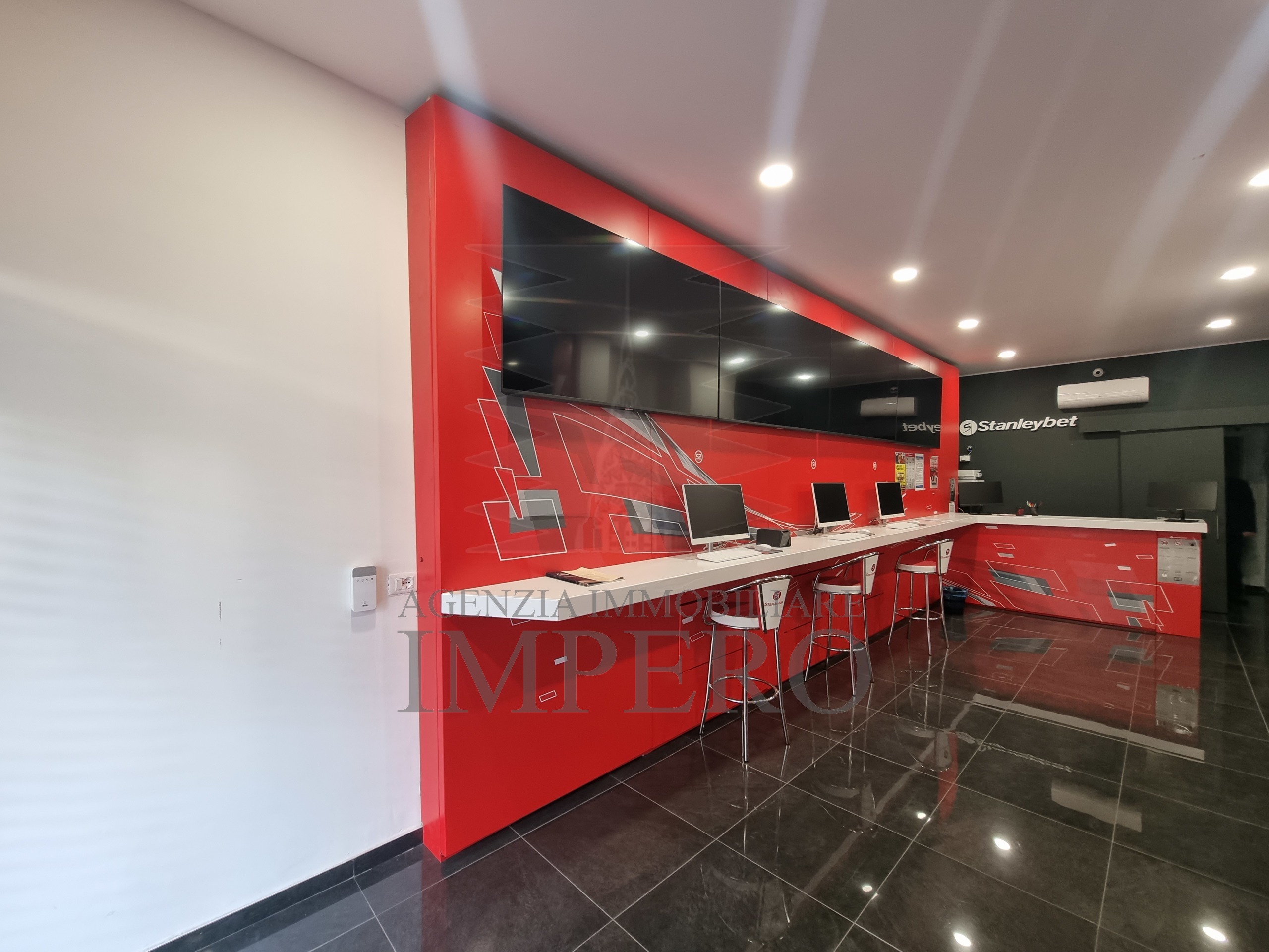 Locale commerciale in affitto in corso genova 38, Ventimiglia