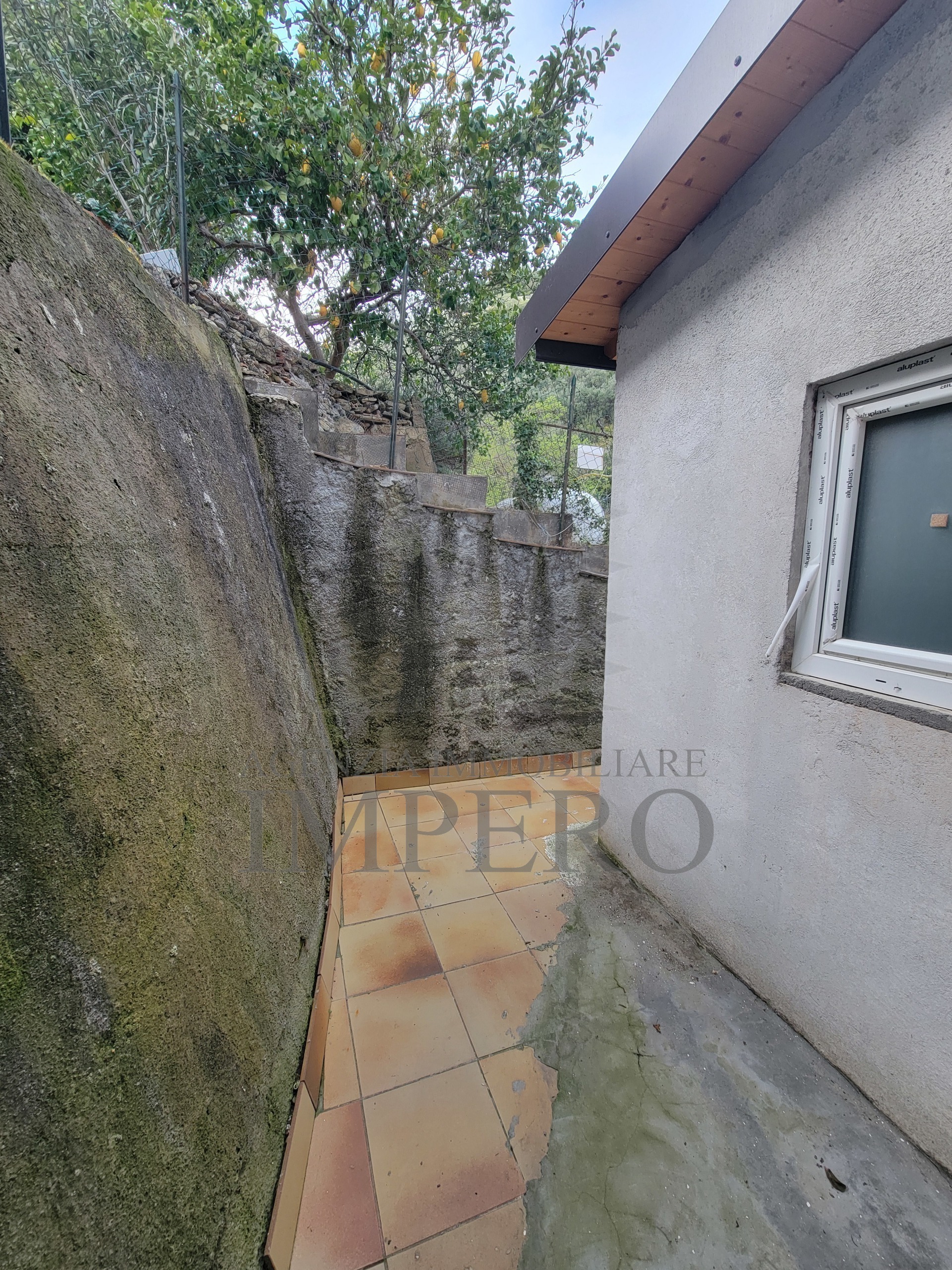 Casa indipendente con terrazzo in strada valloni, Ventimiglia