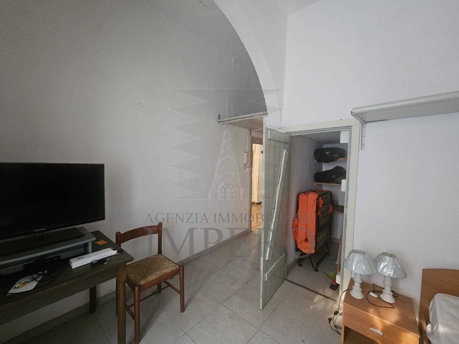 Magazzino da ristrutturare in via giuseppe garibaldi 9, Ventimiglia