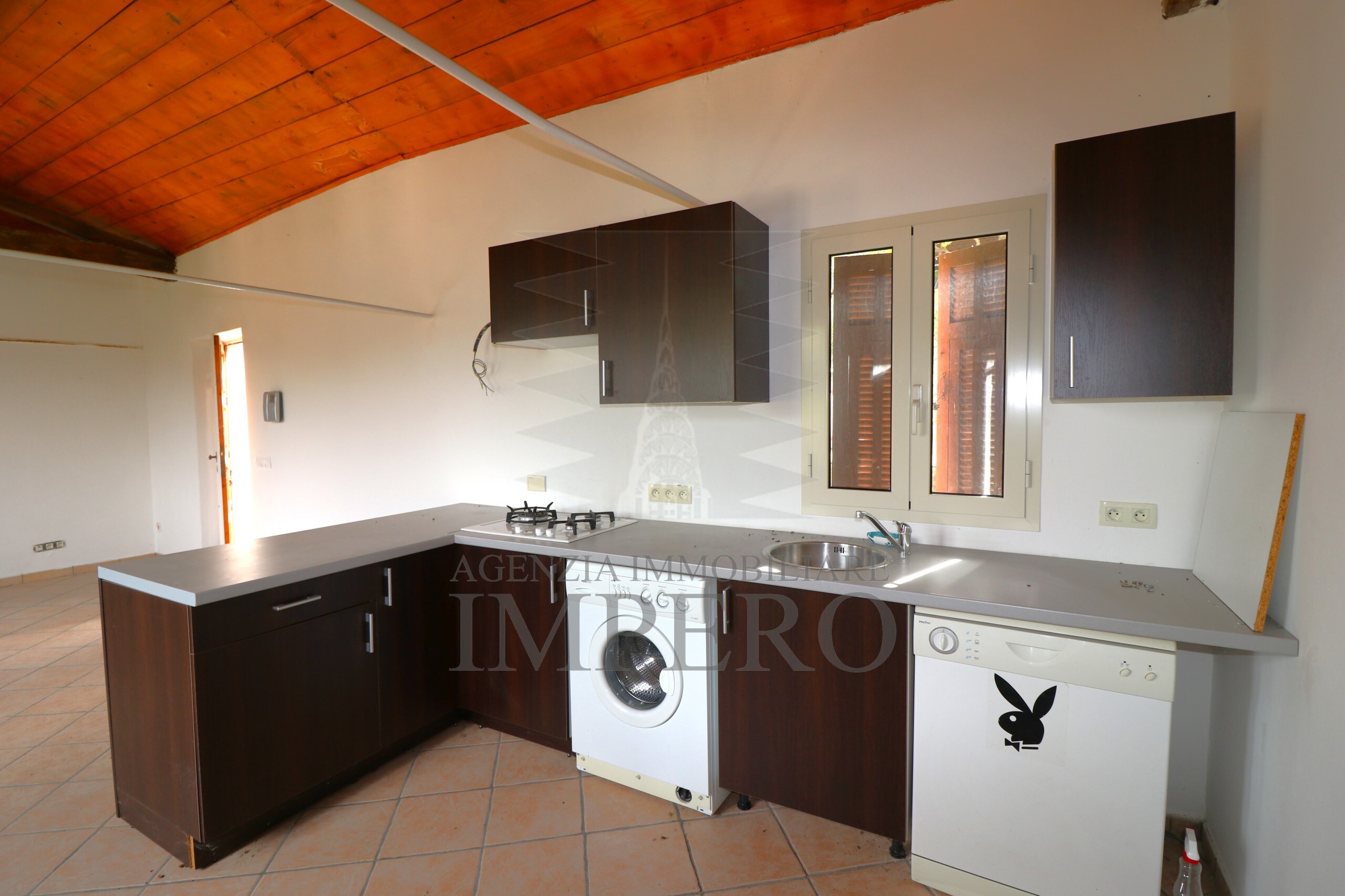 Casa indipendente con giardino in via l. alborno 101b, Ventimiglia