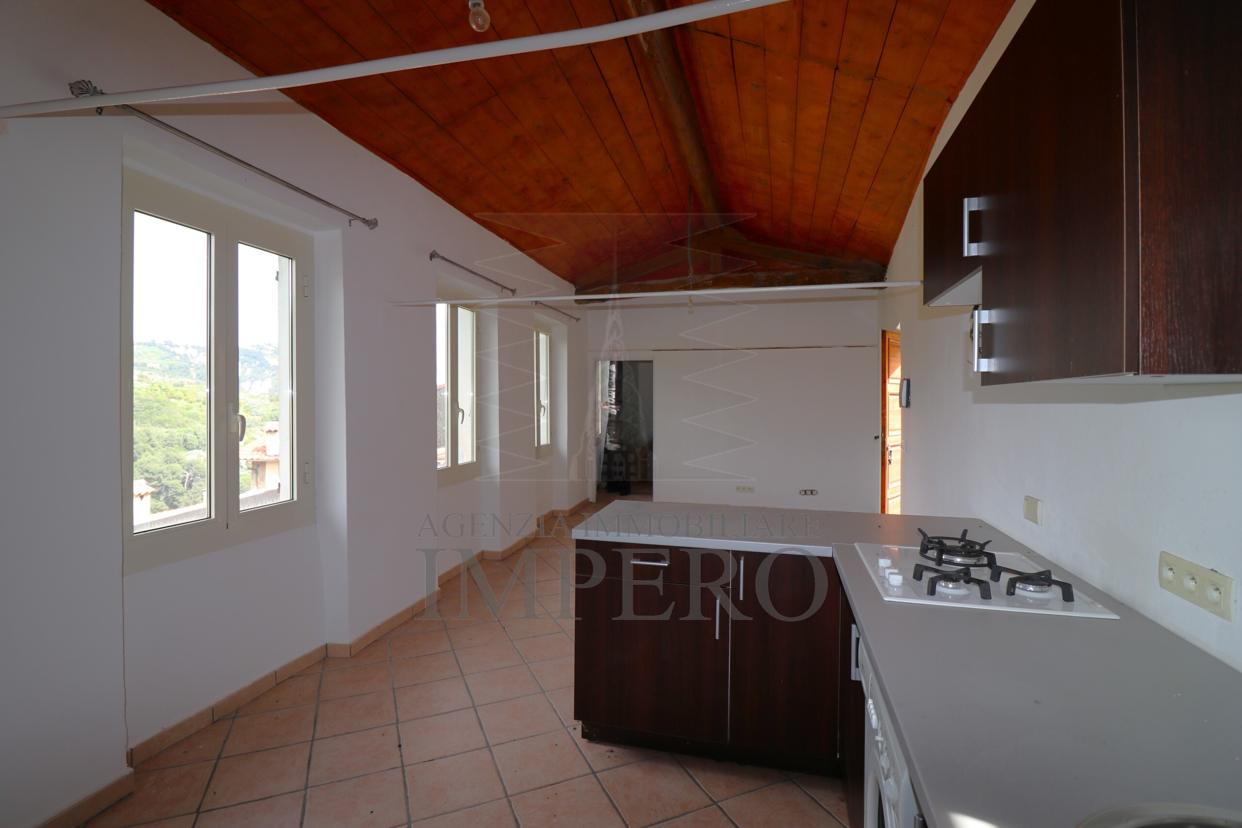 Casa indipendente con giardino in via l. alborno 101b, Ventimiglia