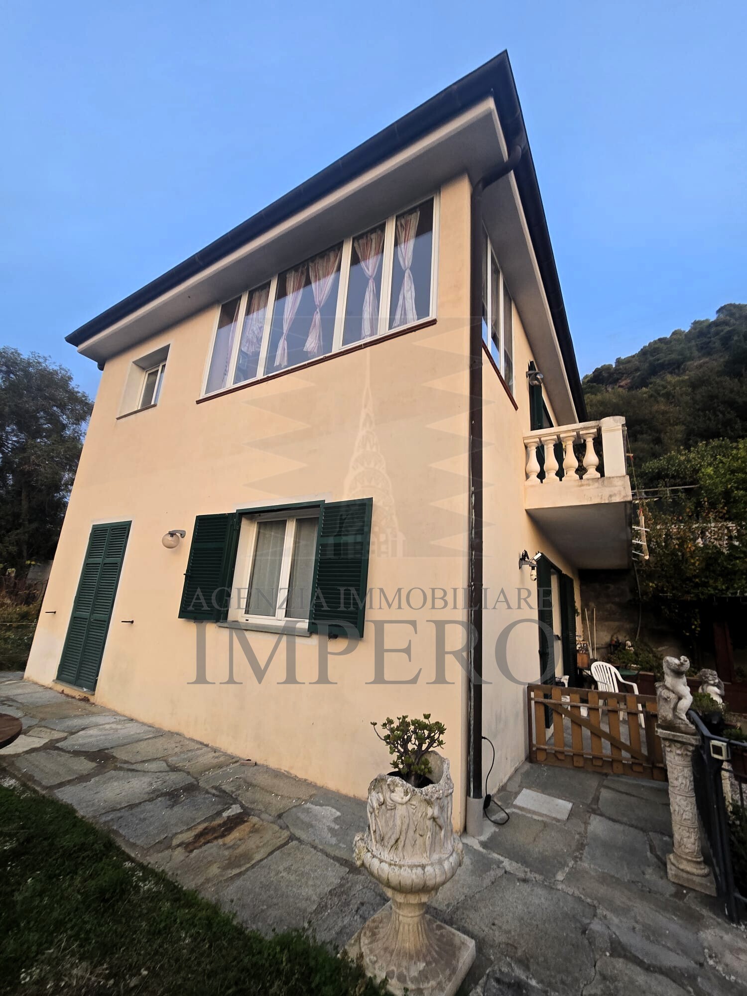 Villa con giardino in via roma traversa prima 1, Vallecrosia