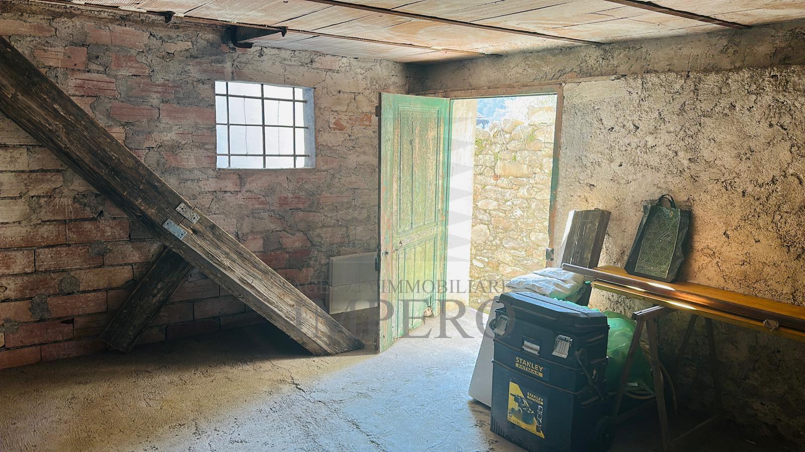 Casa indipendente da ristrutturare in via nuova 12bis, Isolabona