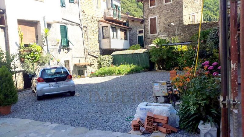 Casa indipendente con giardino in via nuova, Isolabona