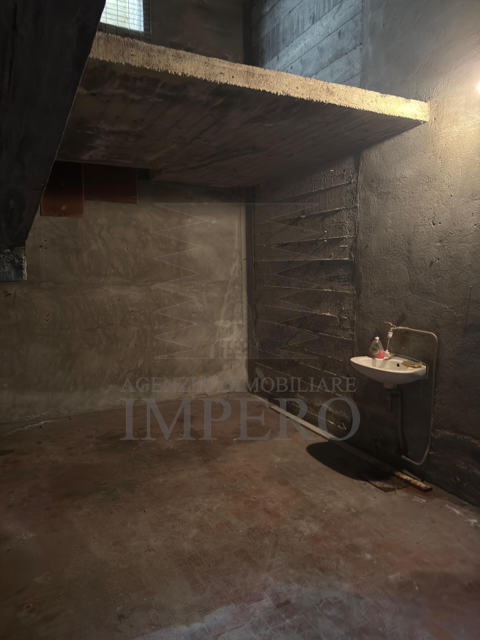 Box/Garage 14mq in vendita in via san secondo 10, Ventimiglia