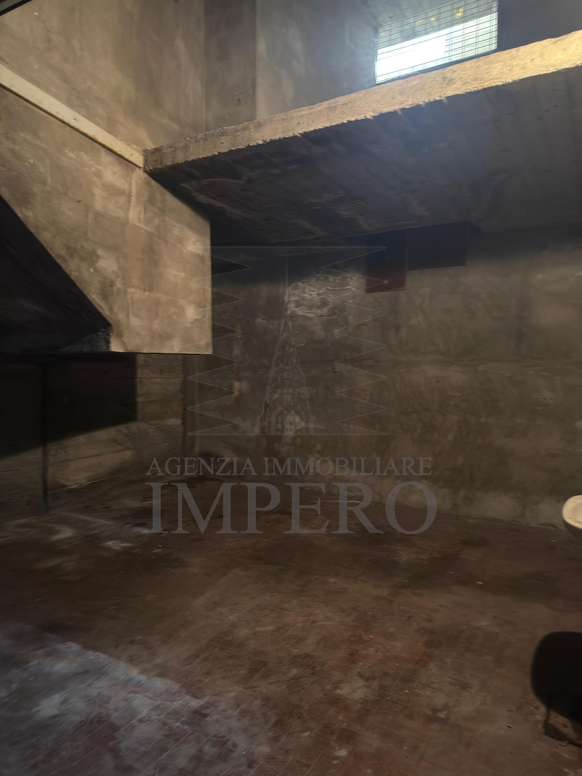 Box/Garage 14mq in vendita in via san secondo 10, Ventimiglia