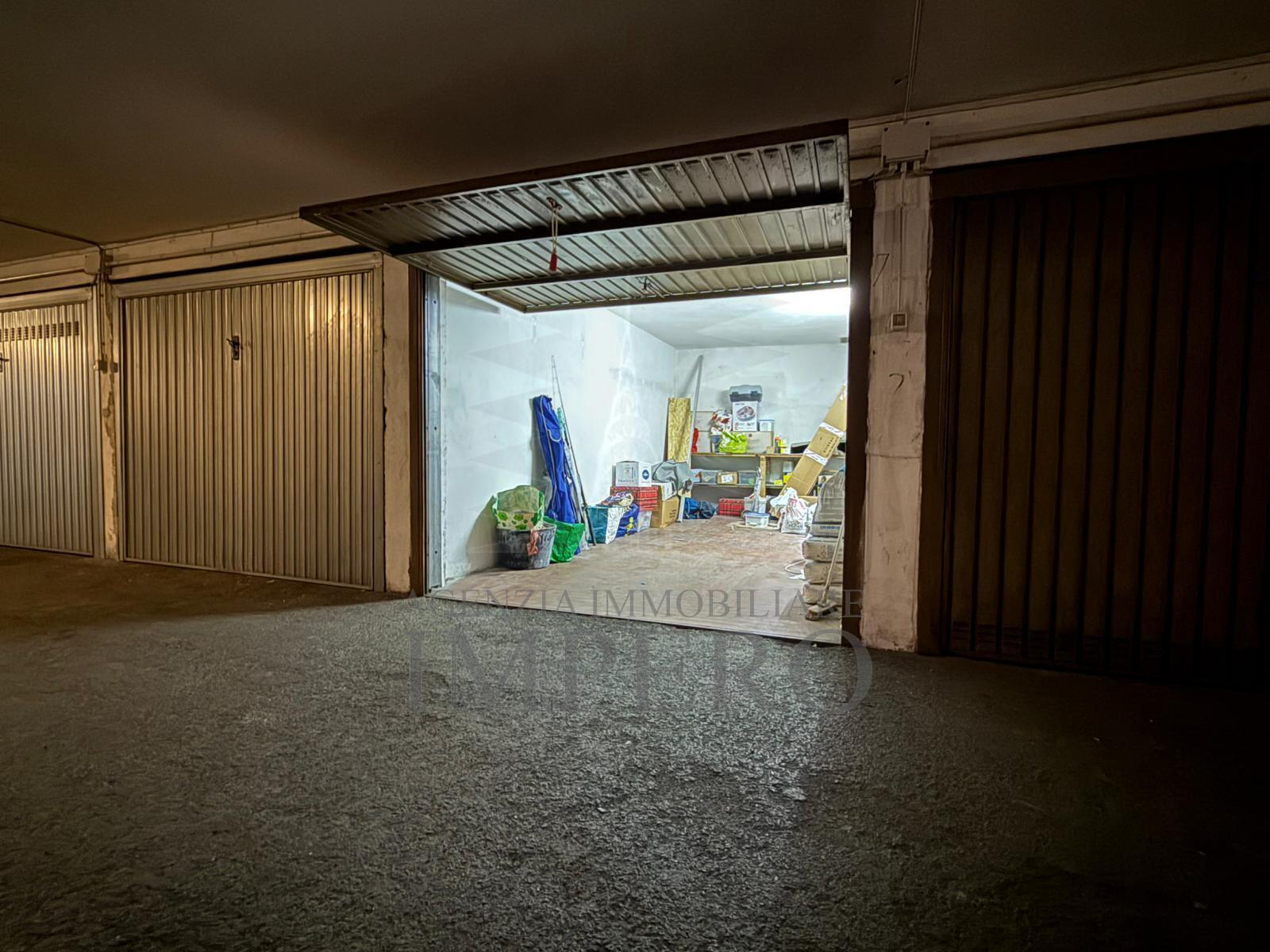 Box/Garage 17mq in vendita in corso genova 50, Ventimiglia