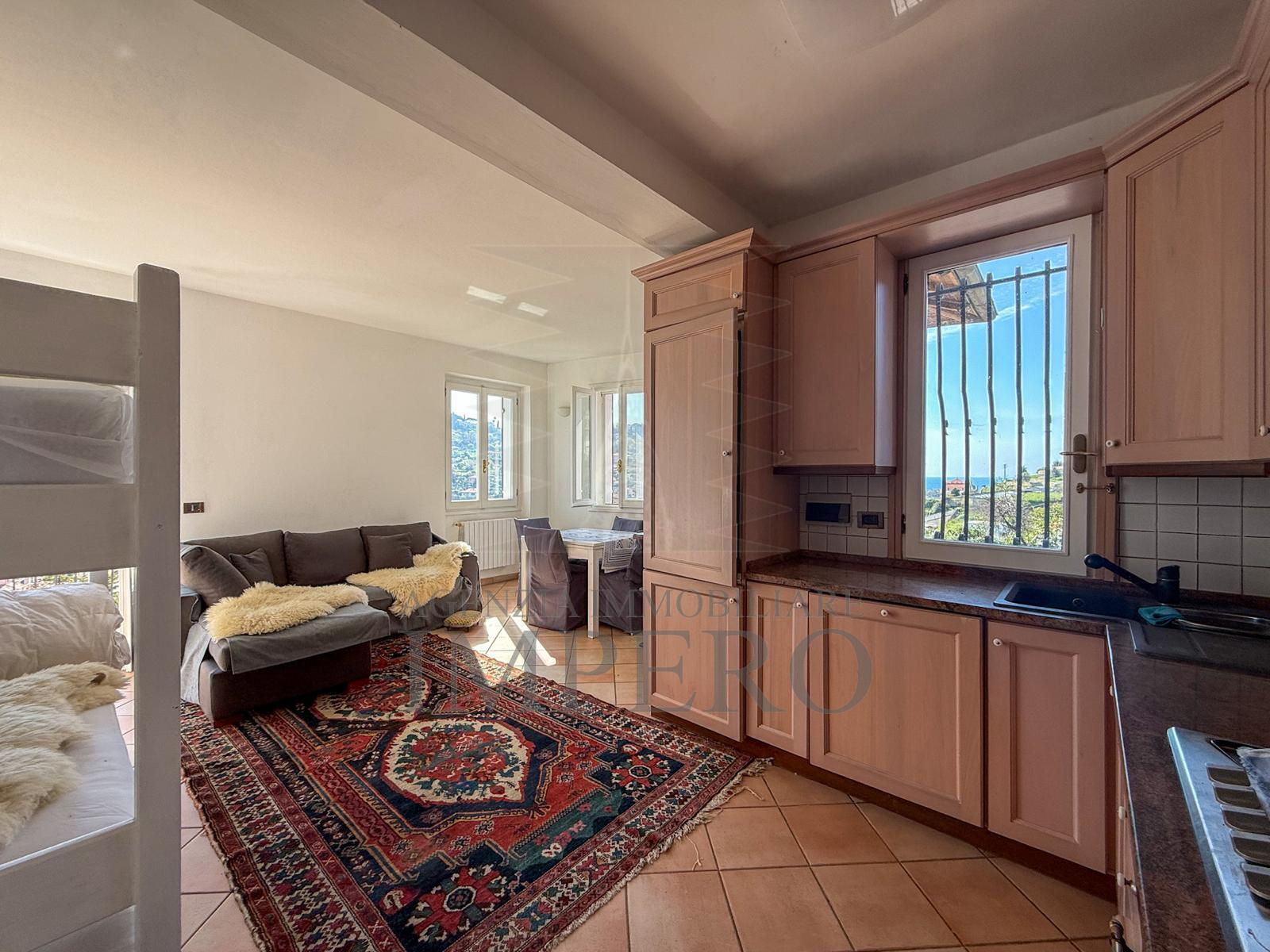 Villa con giardino in via alba 45, Bordighera