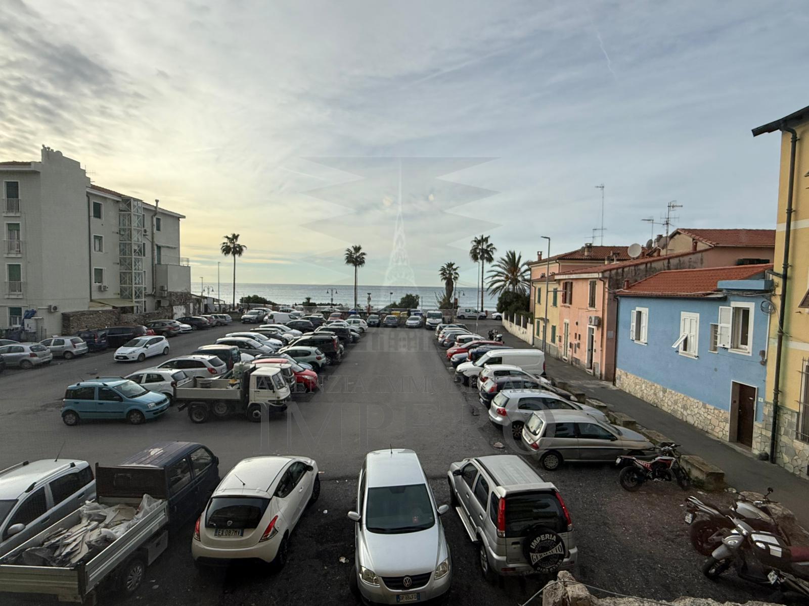 Bilocale con terrazzo in vico pescatori 1, Ventimiglia