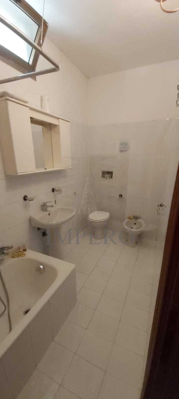 Quadrilocale con terrazzo in via g. calsamiglia 1, Ventimiglia