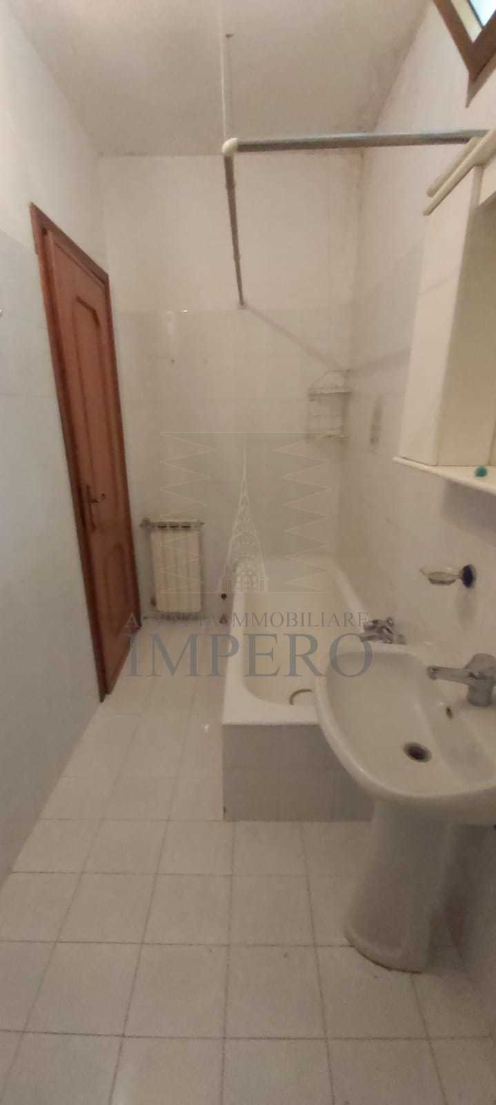 Quadrilocale con terrazzo in via g. calsamiglia 1, Ventimiglia