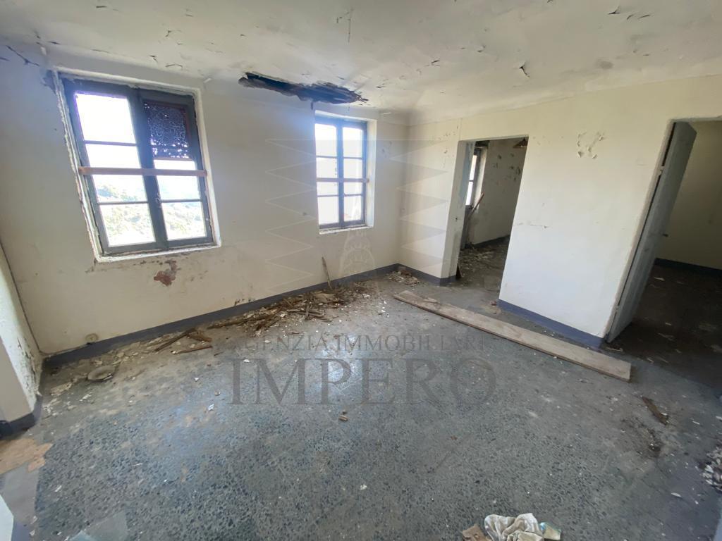 Casa indipendente da ristrutturare in via delle otto case 199, Ventimiglia
