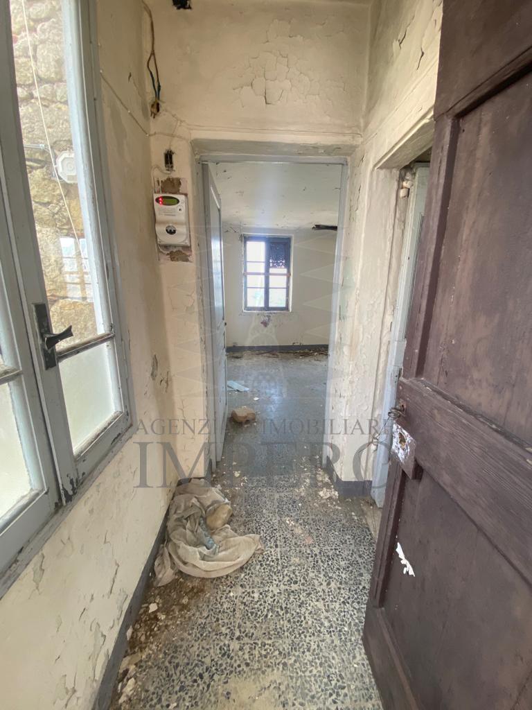 Casa indipendente da ristrutturare in via delle otto case 199, Ventimiglia