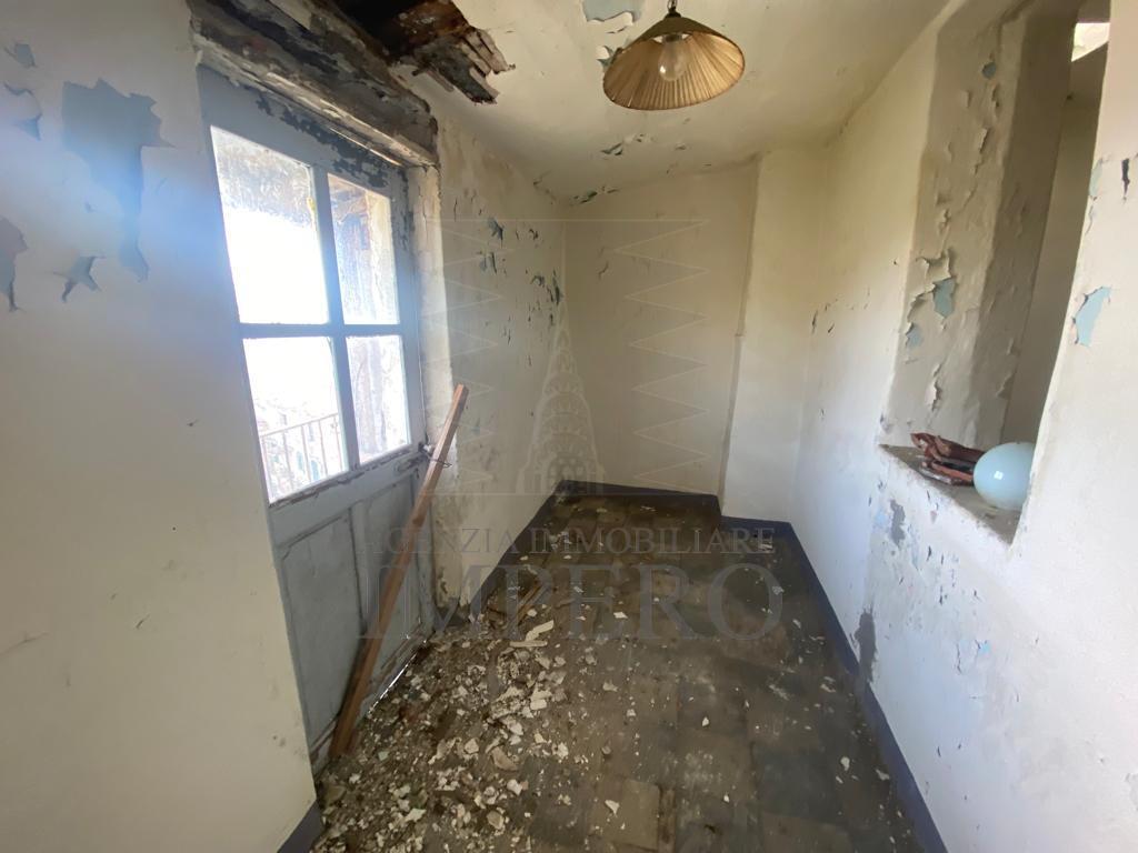 Casa indipendente da ristrutturare in via delle otto case 199, Ventimiglia