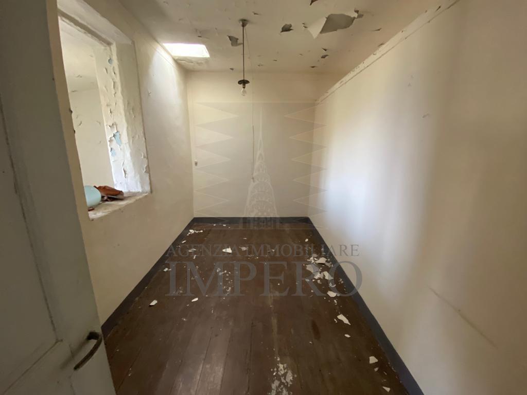 Casa indipendente da ristrutturare in via delle otto case 199, Ventimiglia