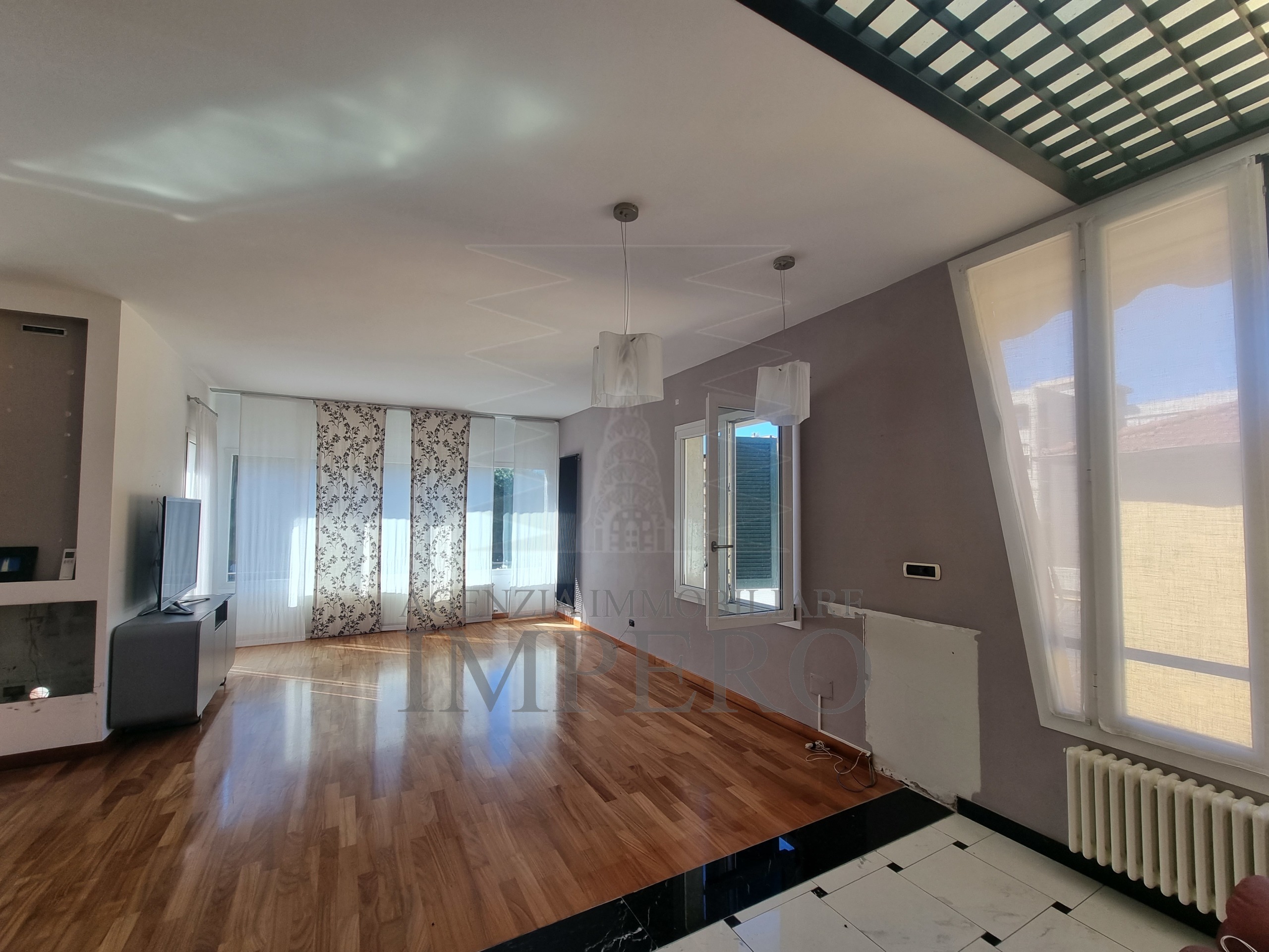 Attico con terrazzo in corso genova 78, Ventimiglia