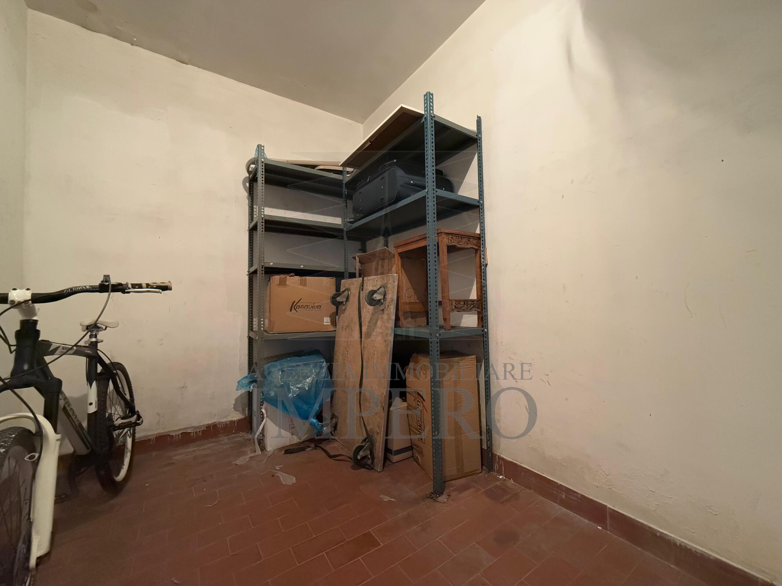 Box/Garage 10mq in vendita in passeggiata trento e trieste 43, Ventimiglia