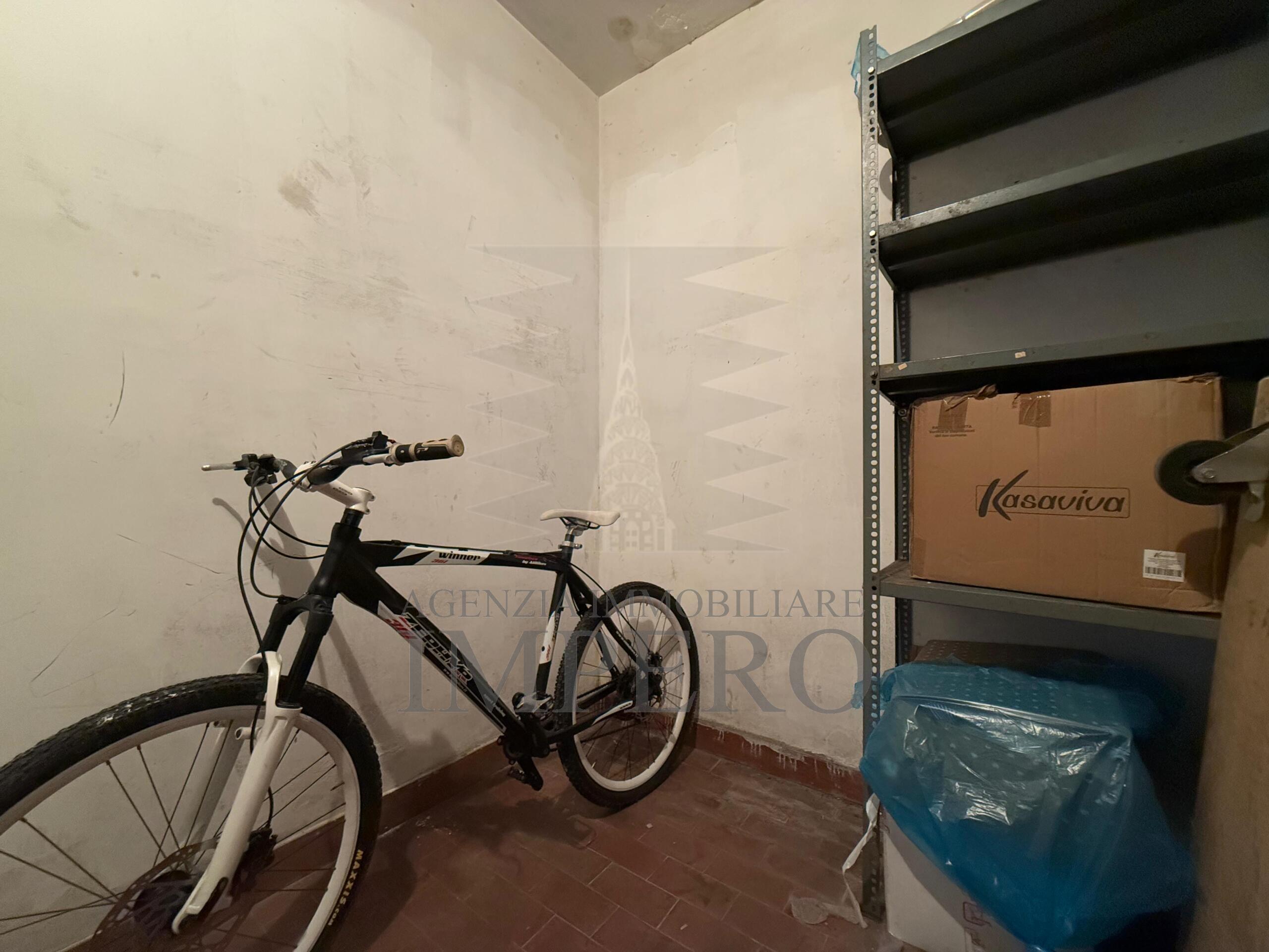 Box/Garage 10mq in vendita in passeggiata trento e trieste 43, Ventimiglia