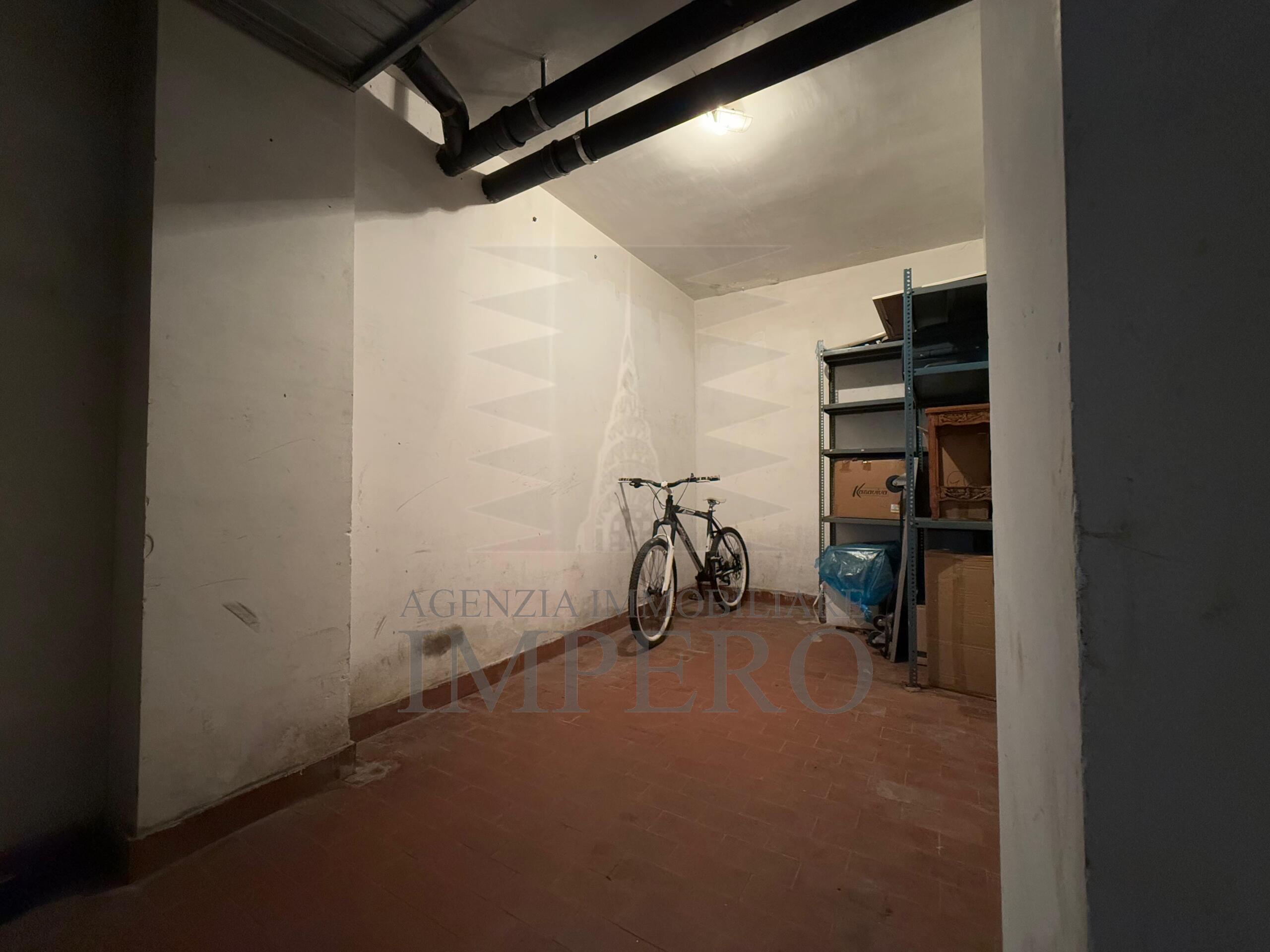 Box/Garage 10mq in vendita in passeggiata trento e trieste 43, Ventimiglia
