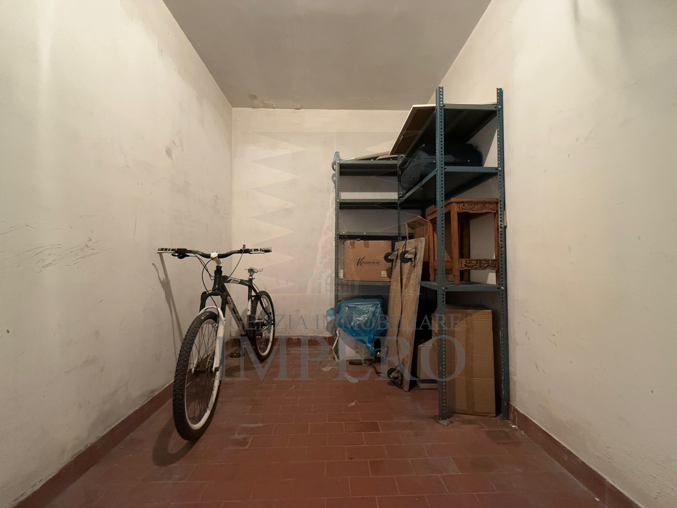 Box/Garage 10mq in vendita in passeggiata trento e trieste 43, Ventimiglia