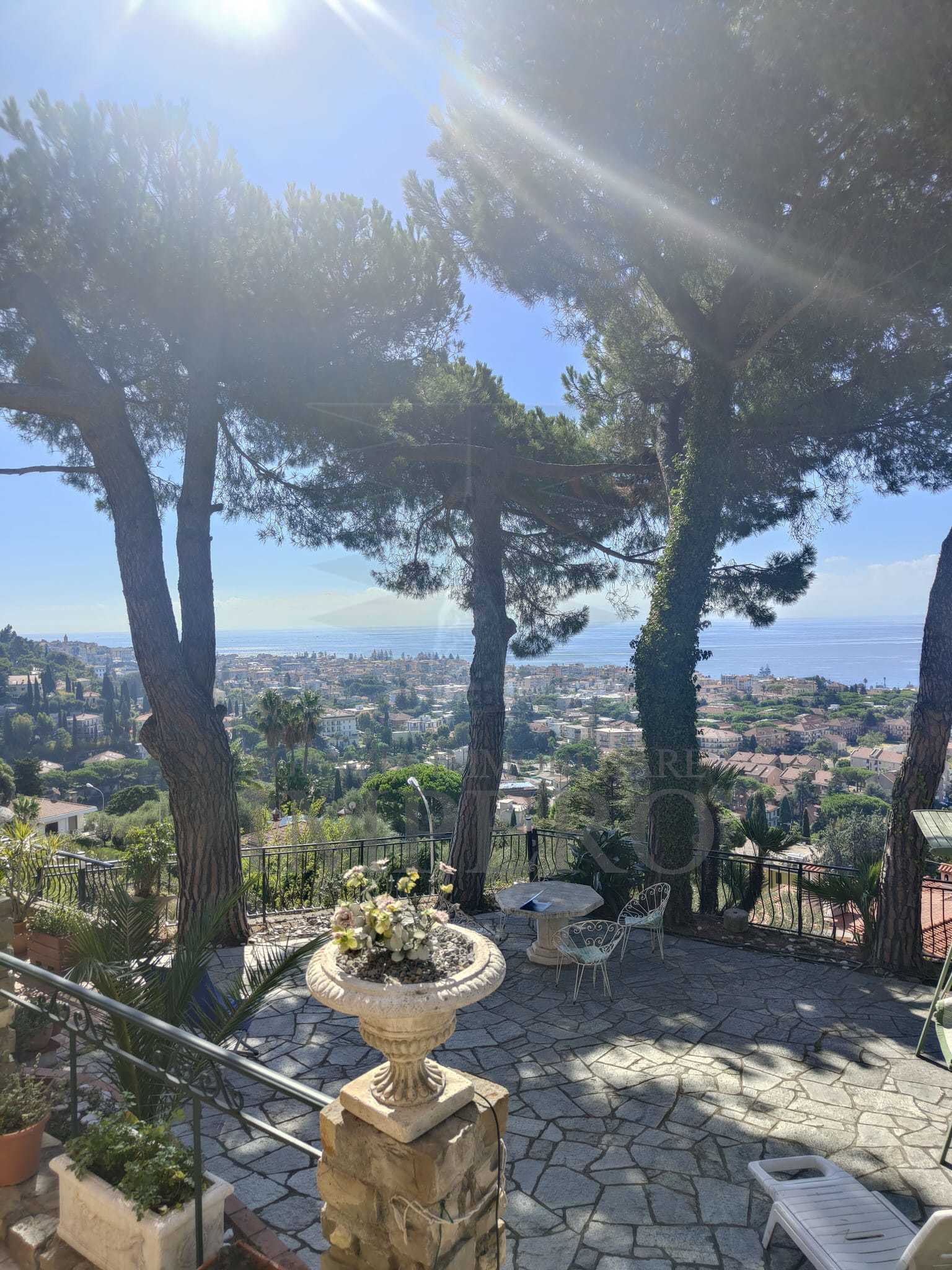 Casa indipendente con giardino in via bellavista, Bordighera