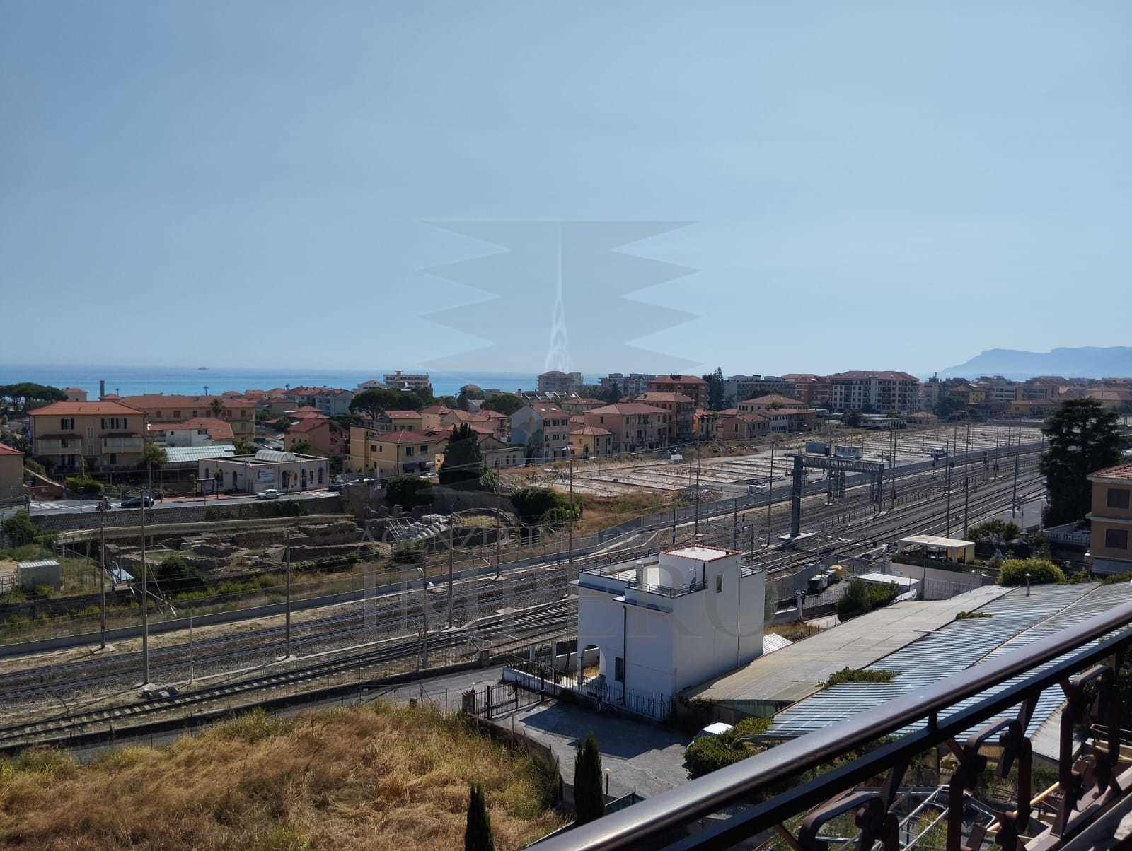 Bilocale vista mare in via porta di provenza 10, Ventimiglia